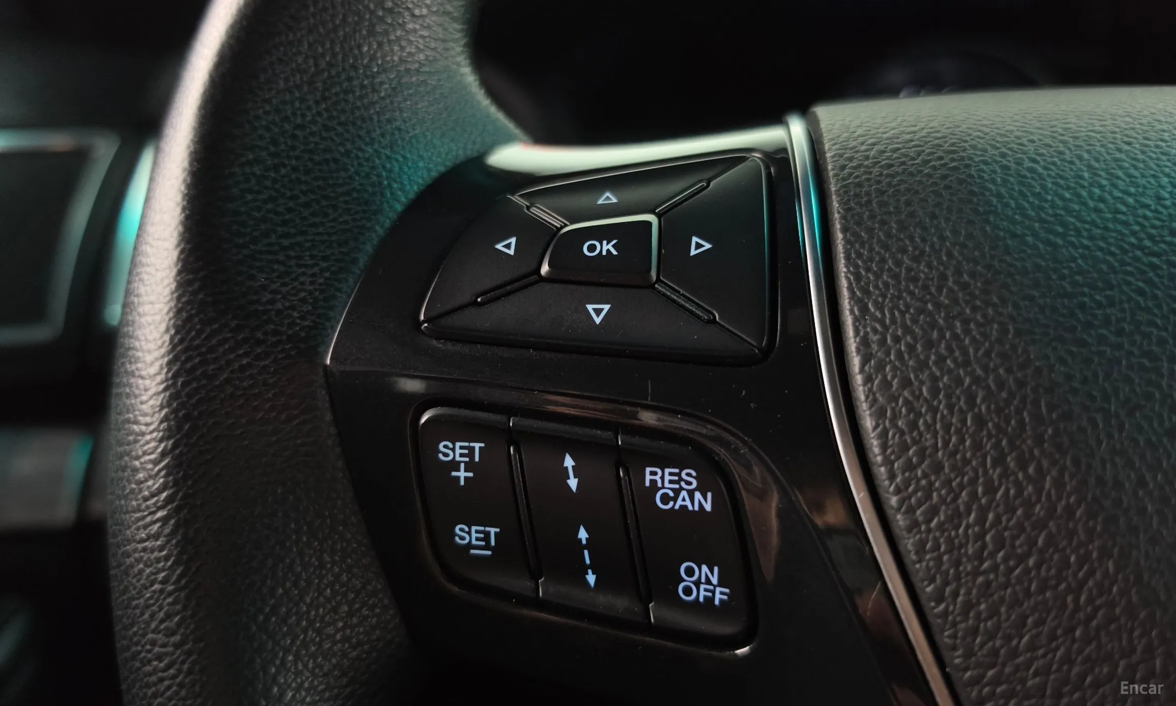 Ford Explorer превью 17