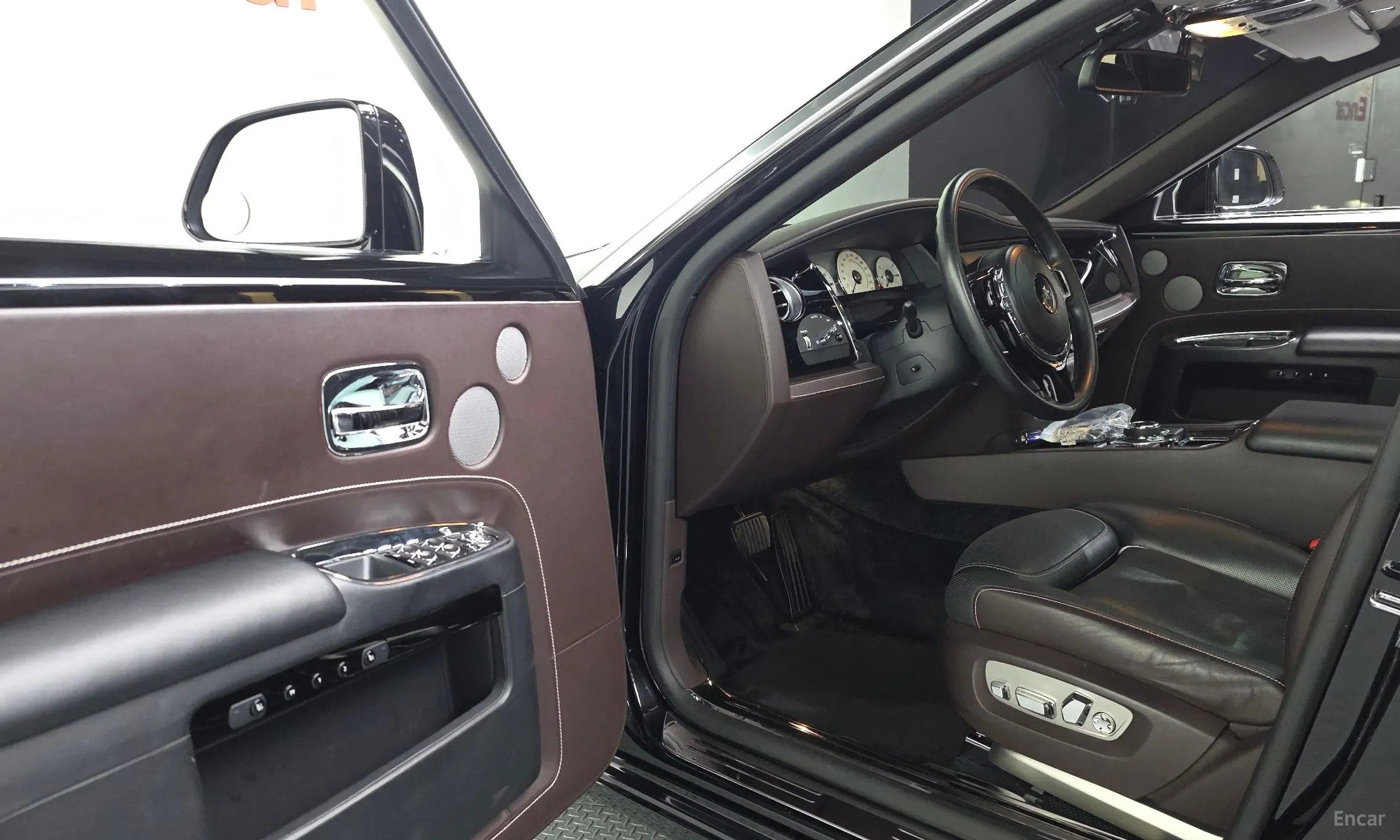 Rolls-Royce Ghost превью 10