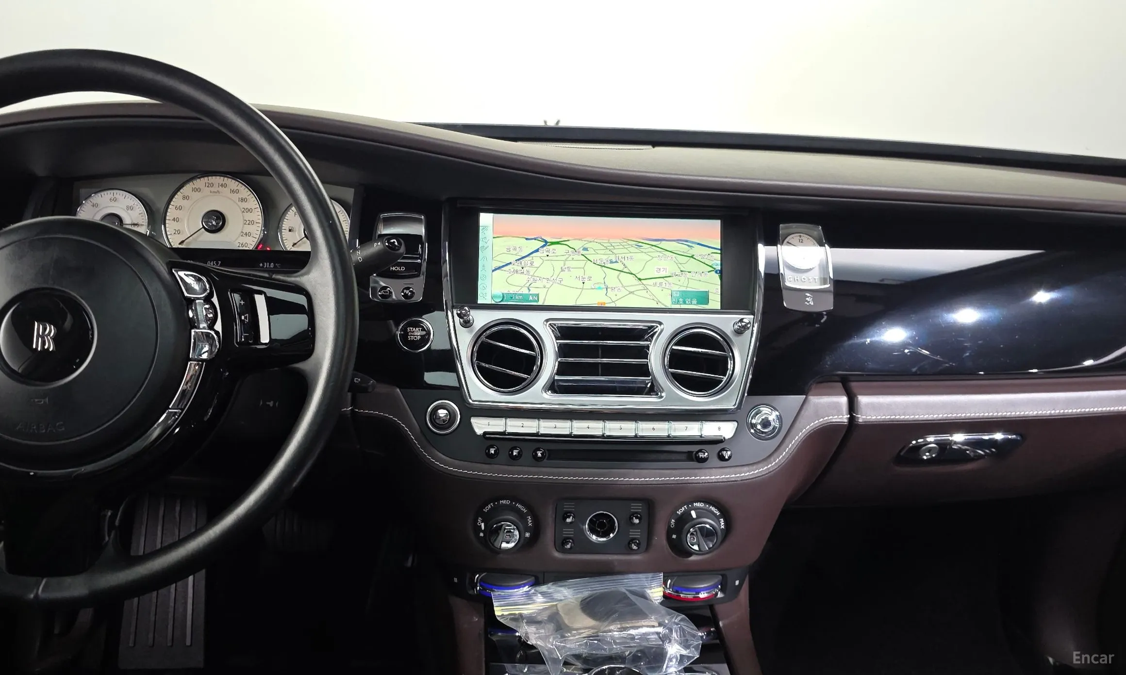Rolls-Royce Ghost превью 15