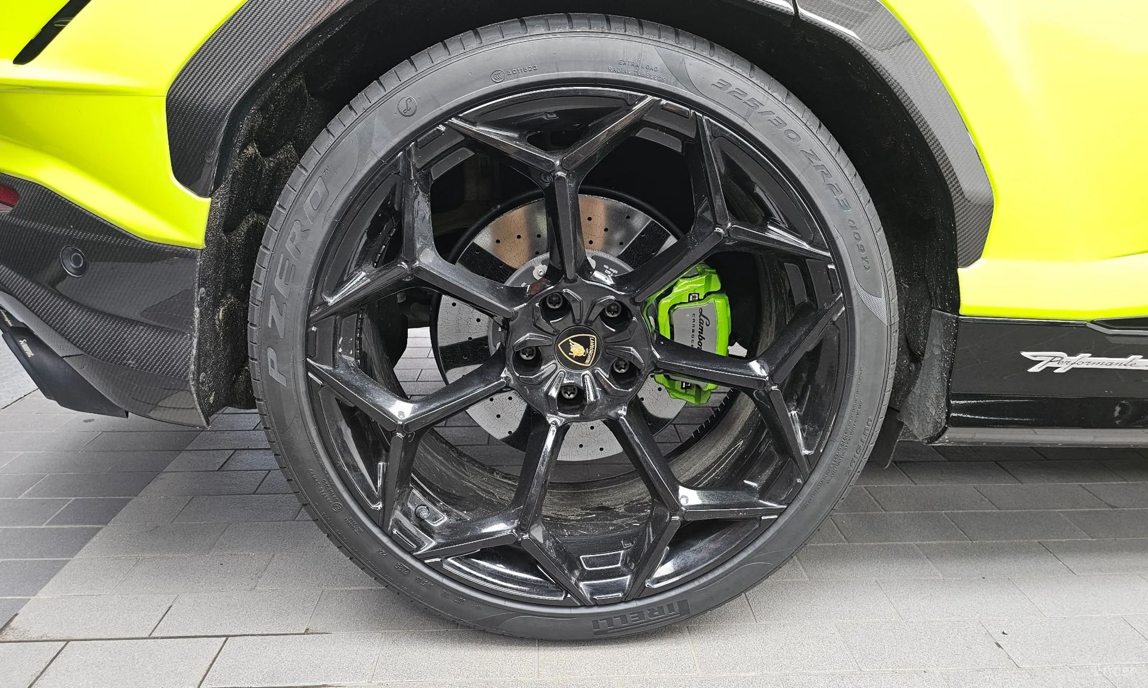 Lamborghini Urus превью 5