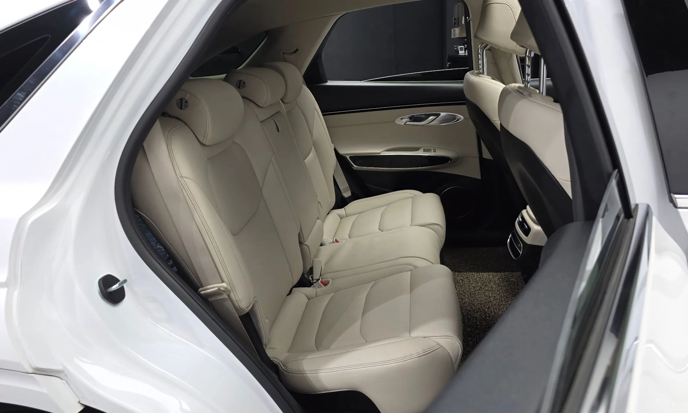 Genesis GV70 превью 12