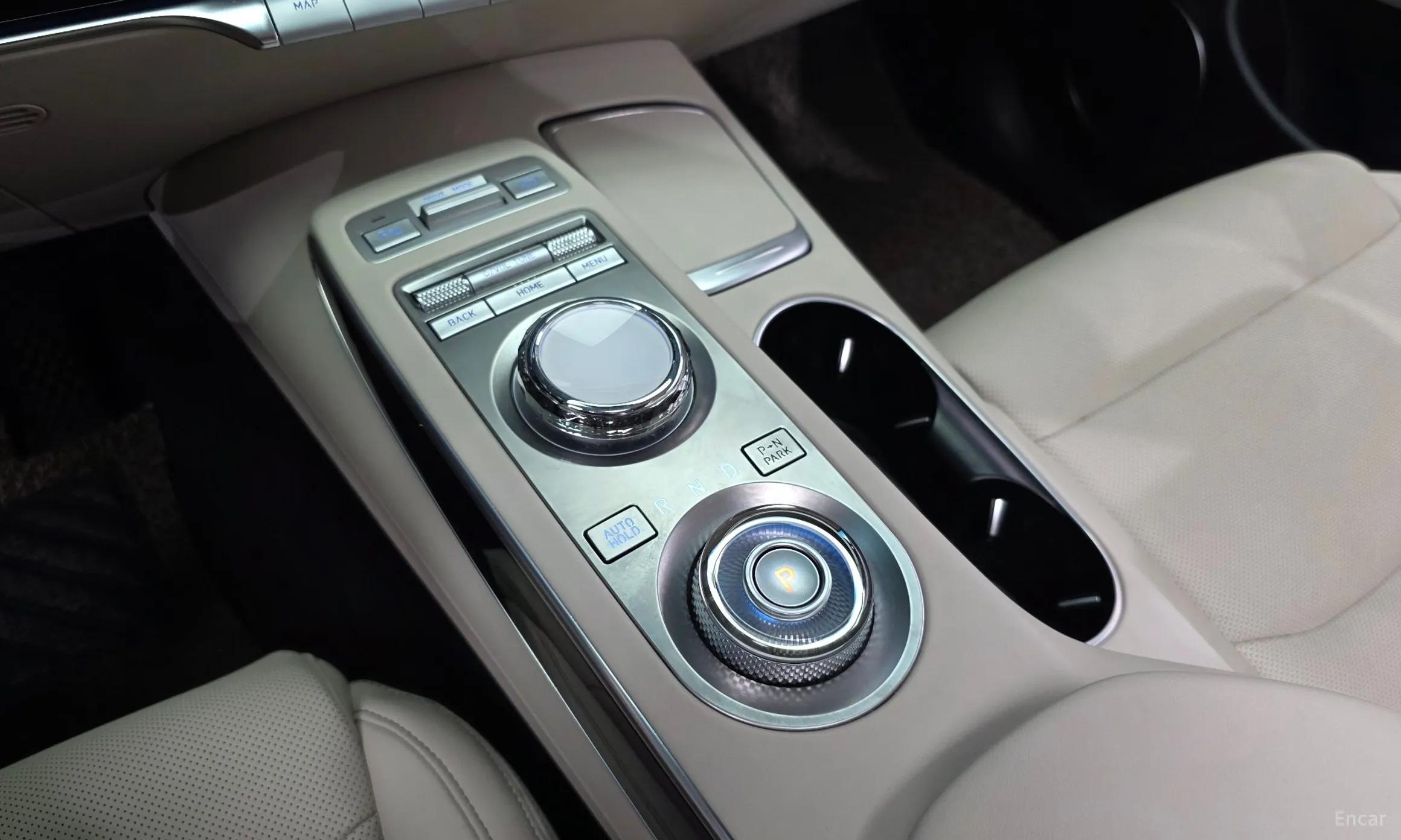 Genesis GV70 превью 9