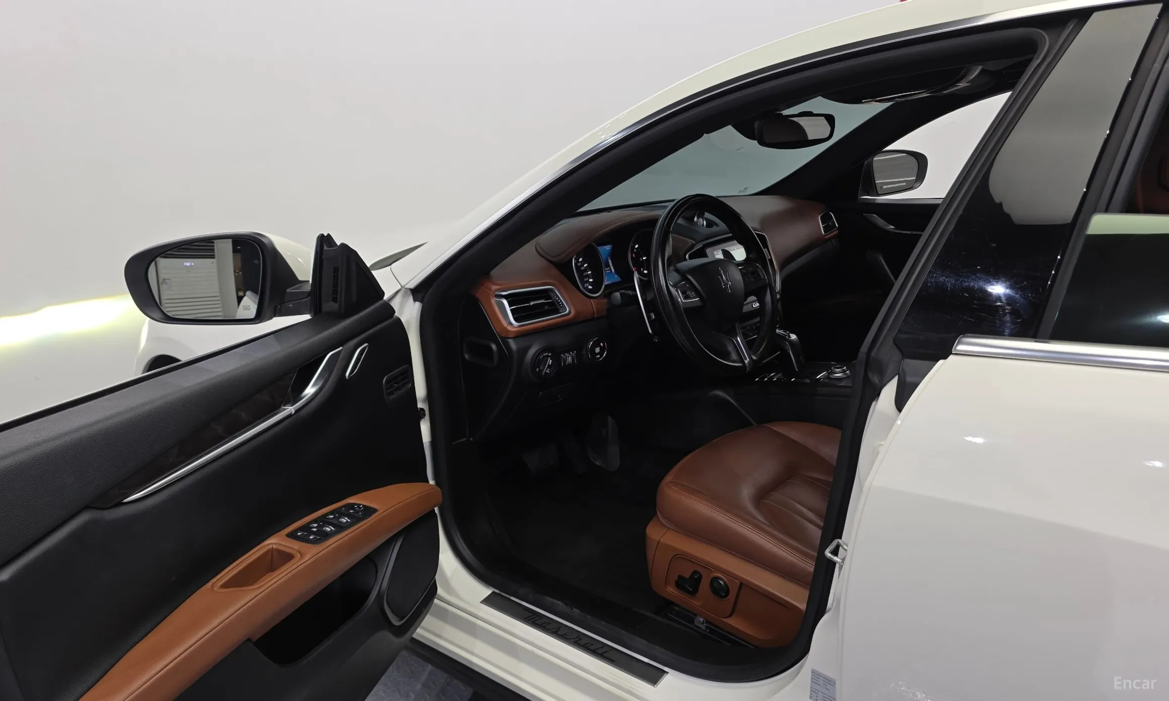 Maserati Ghibli превью 10