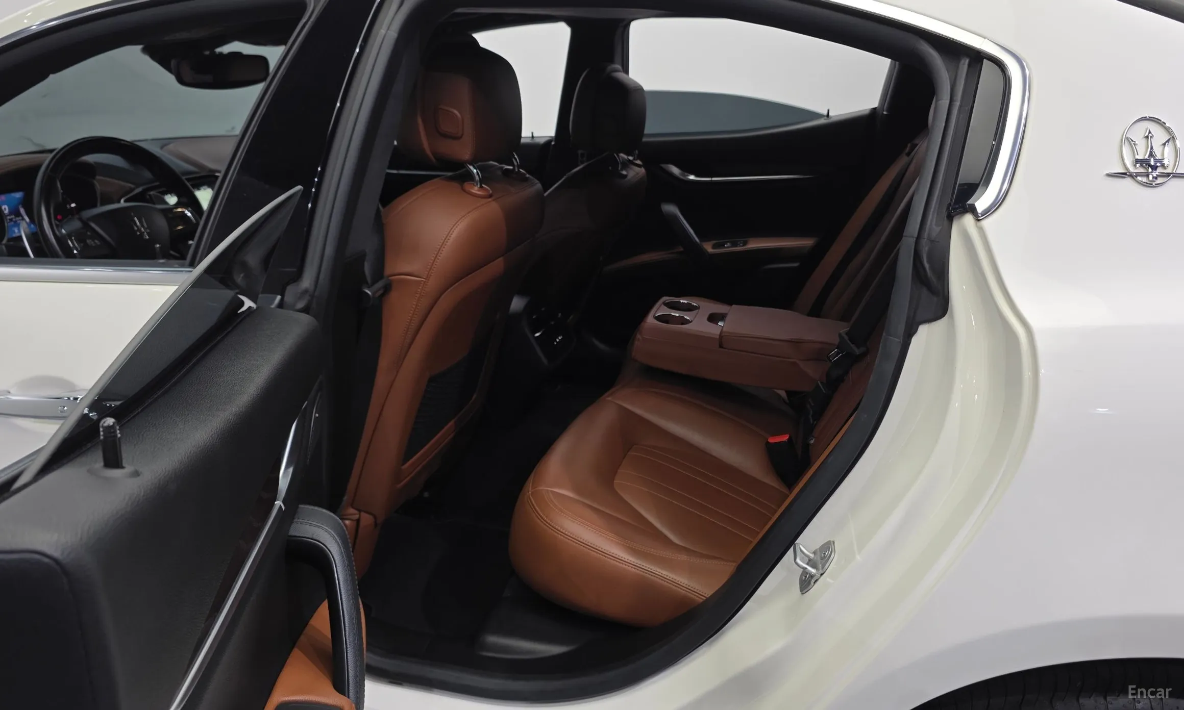 Maserati Ghibli превью 12