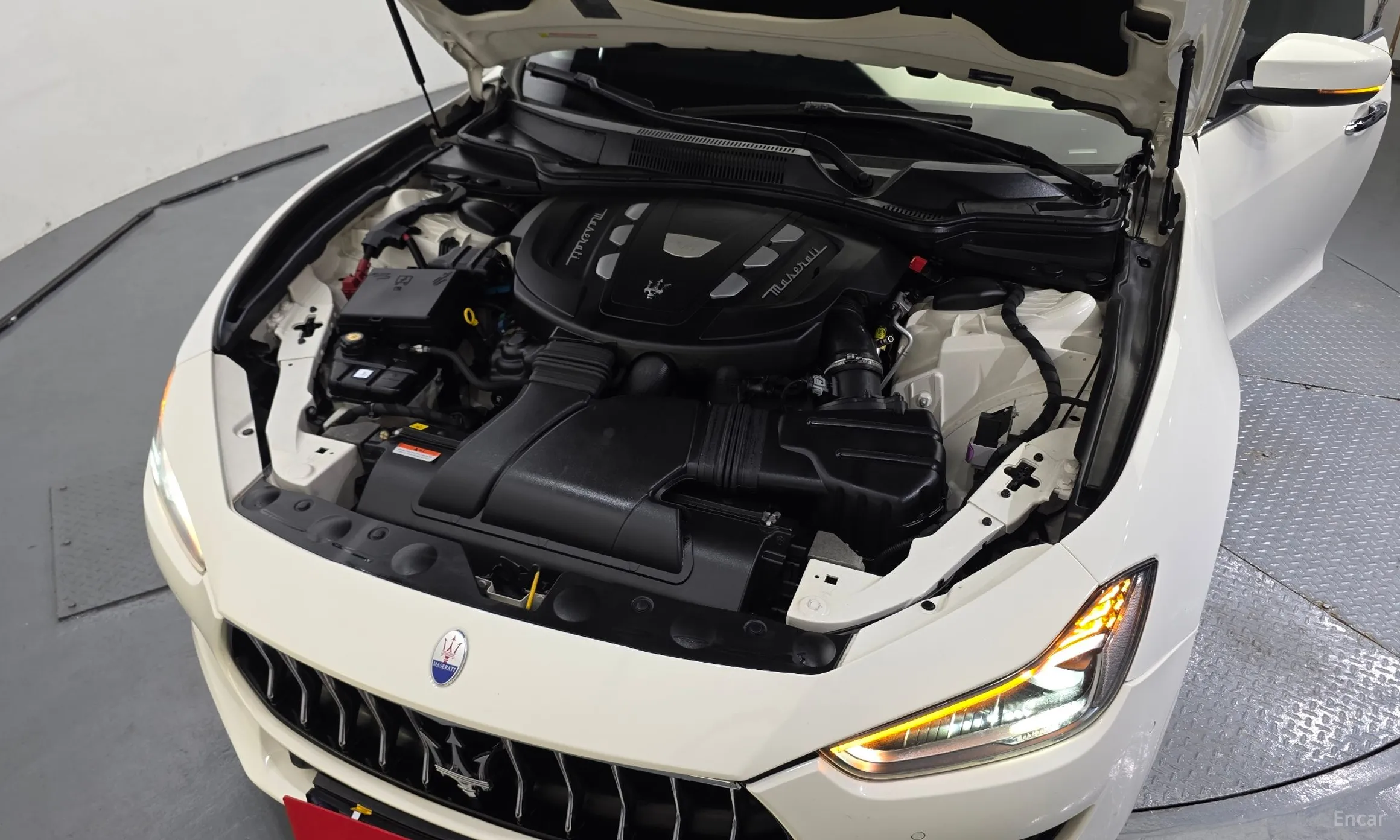 Maserati Ghibli превью 6
