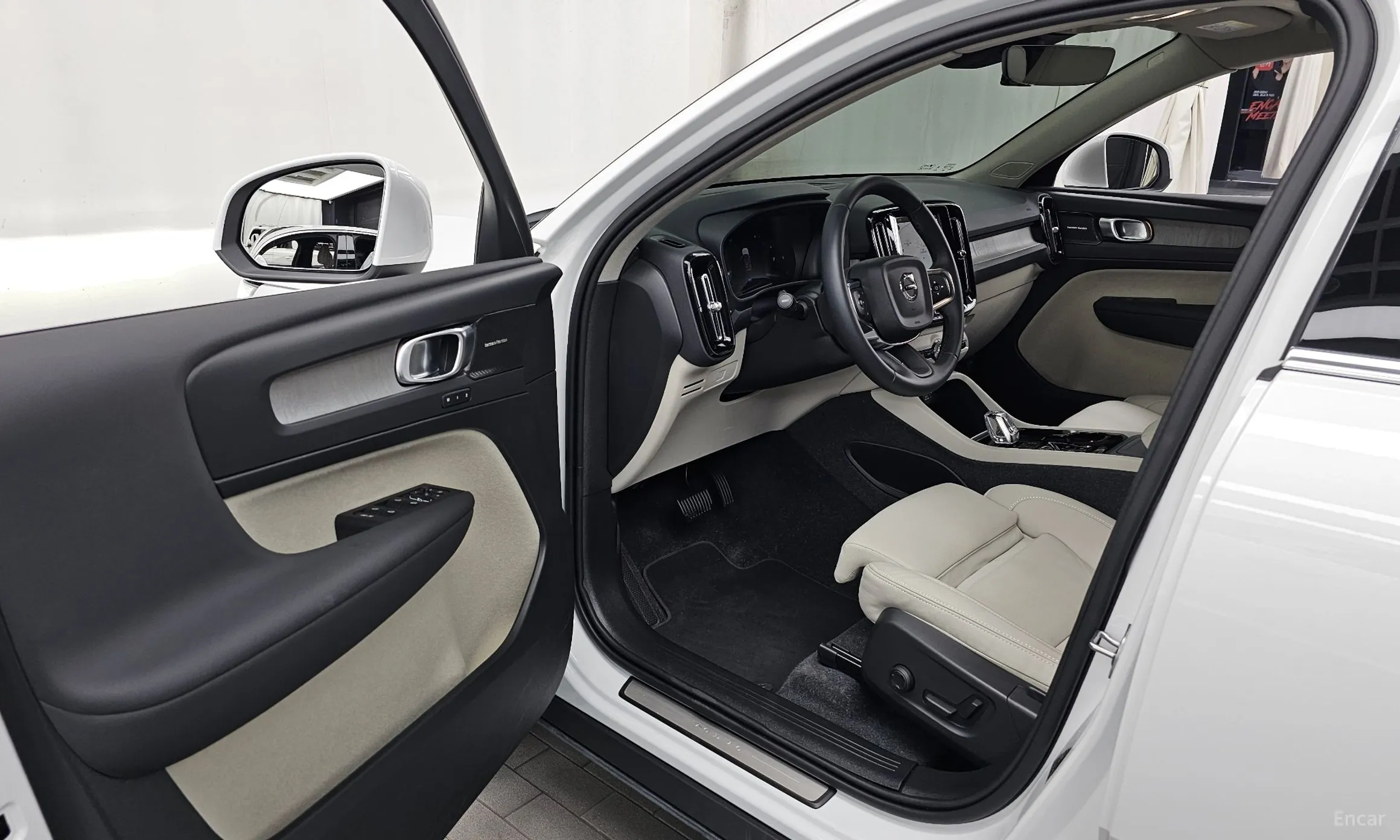 Volvo XC40 превью 10