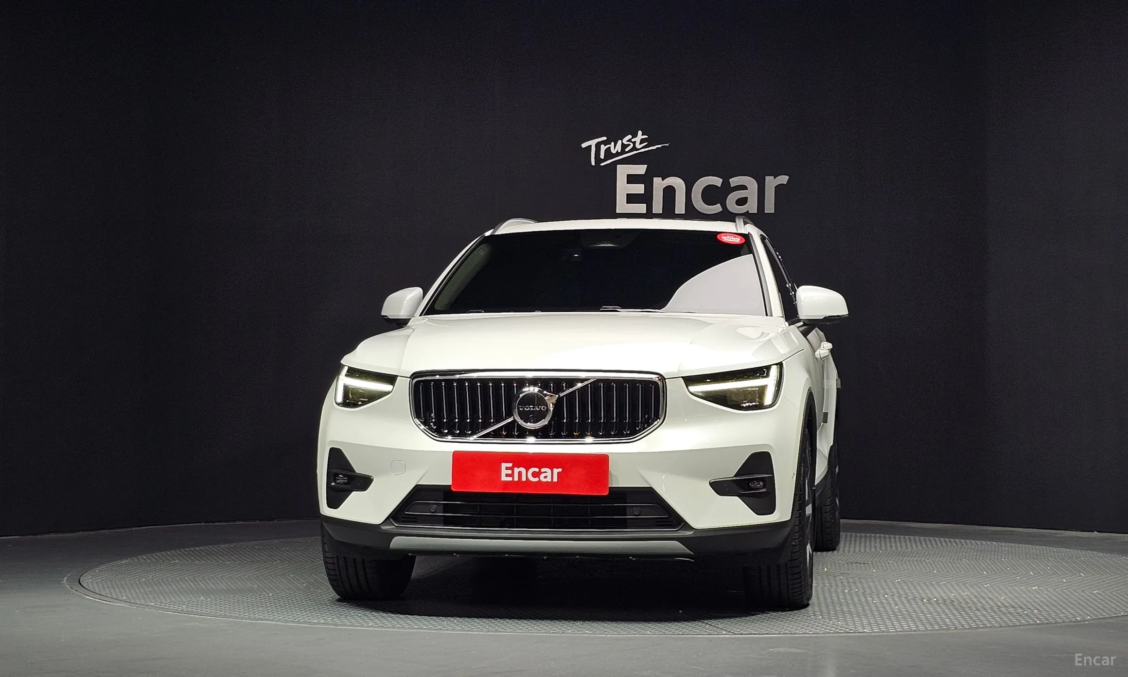 Volvo XC40 превью 3