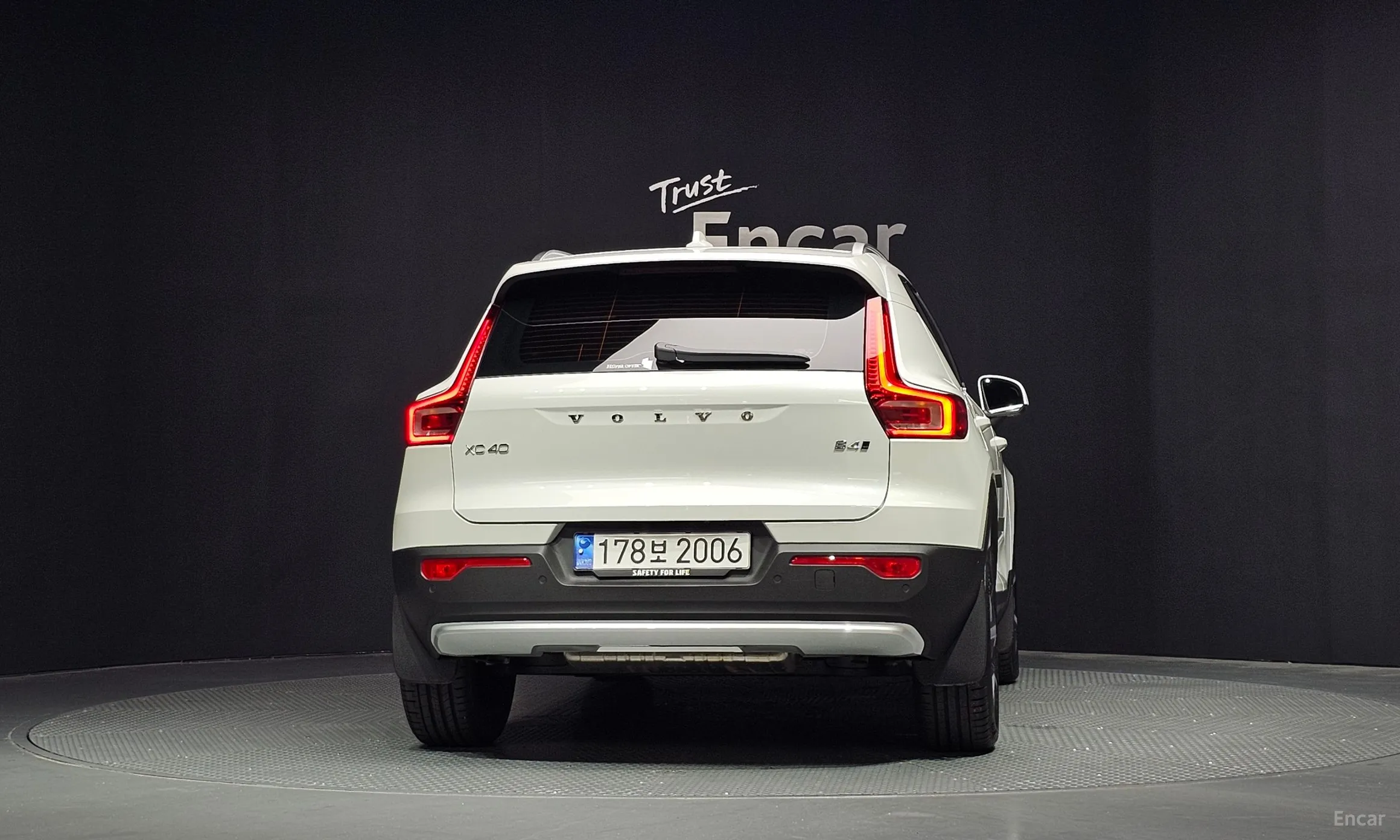 Volvo XC40 превью 4