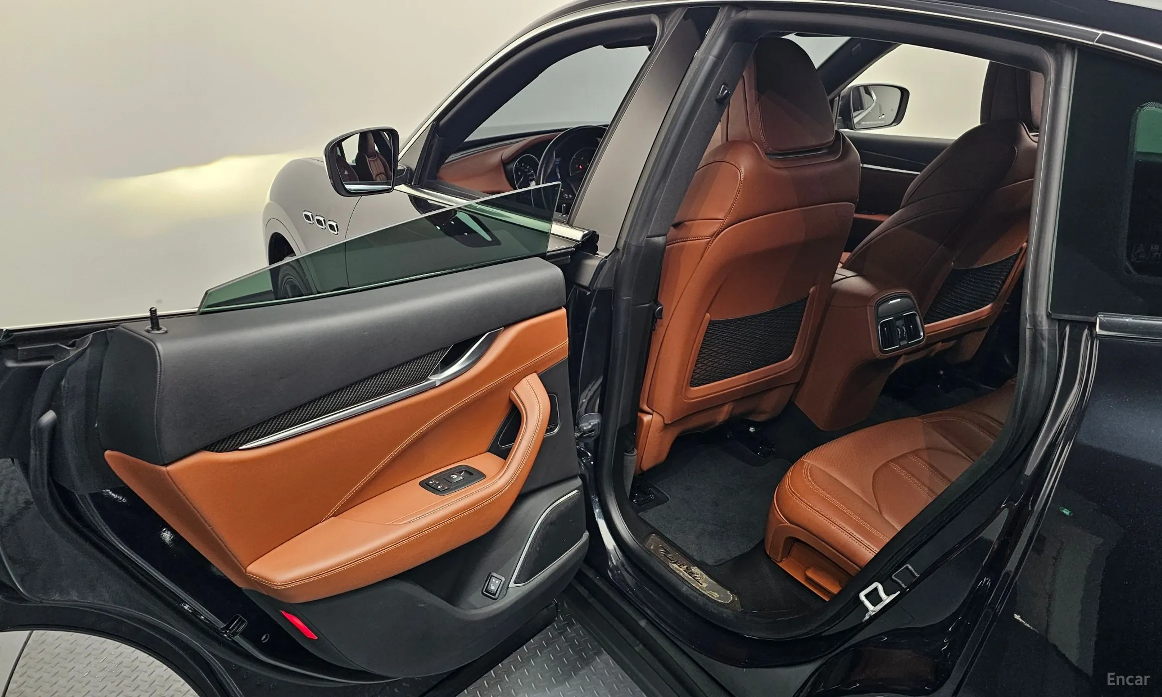 Maserati Levante превью 12