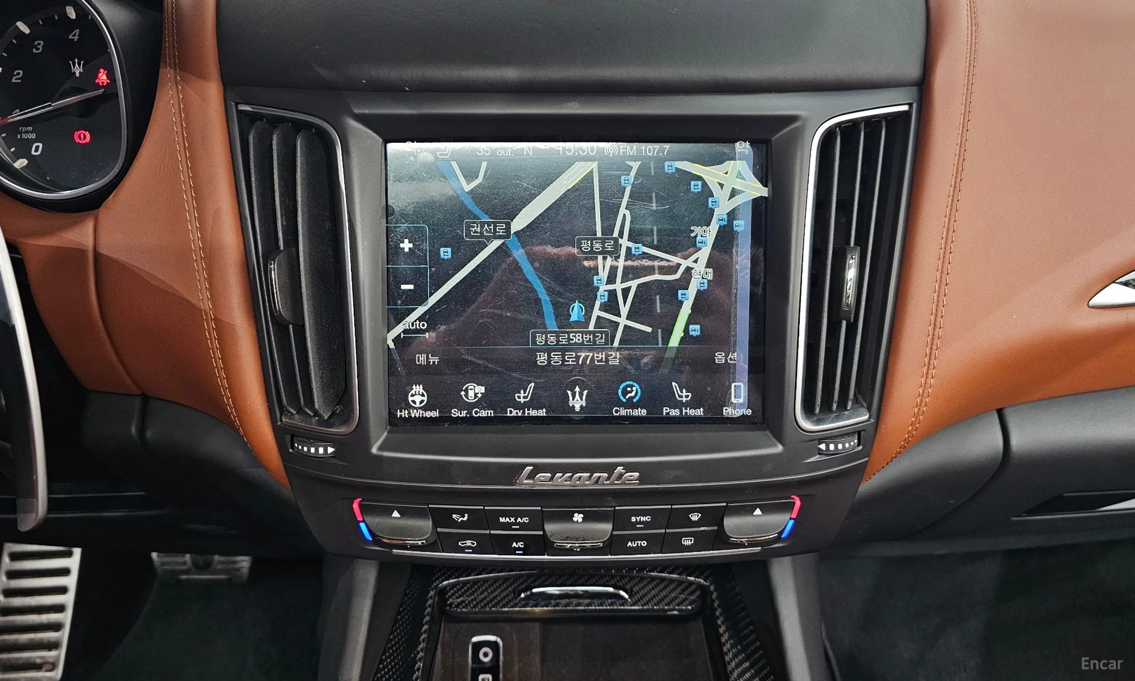 Maserati Levante превью 14