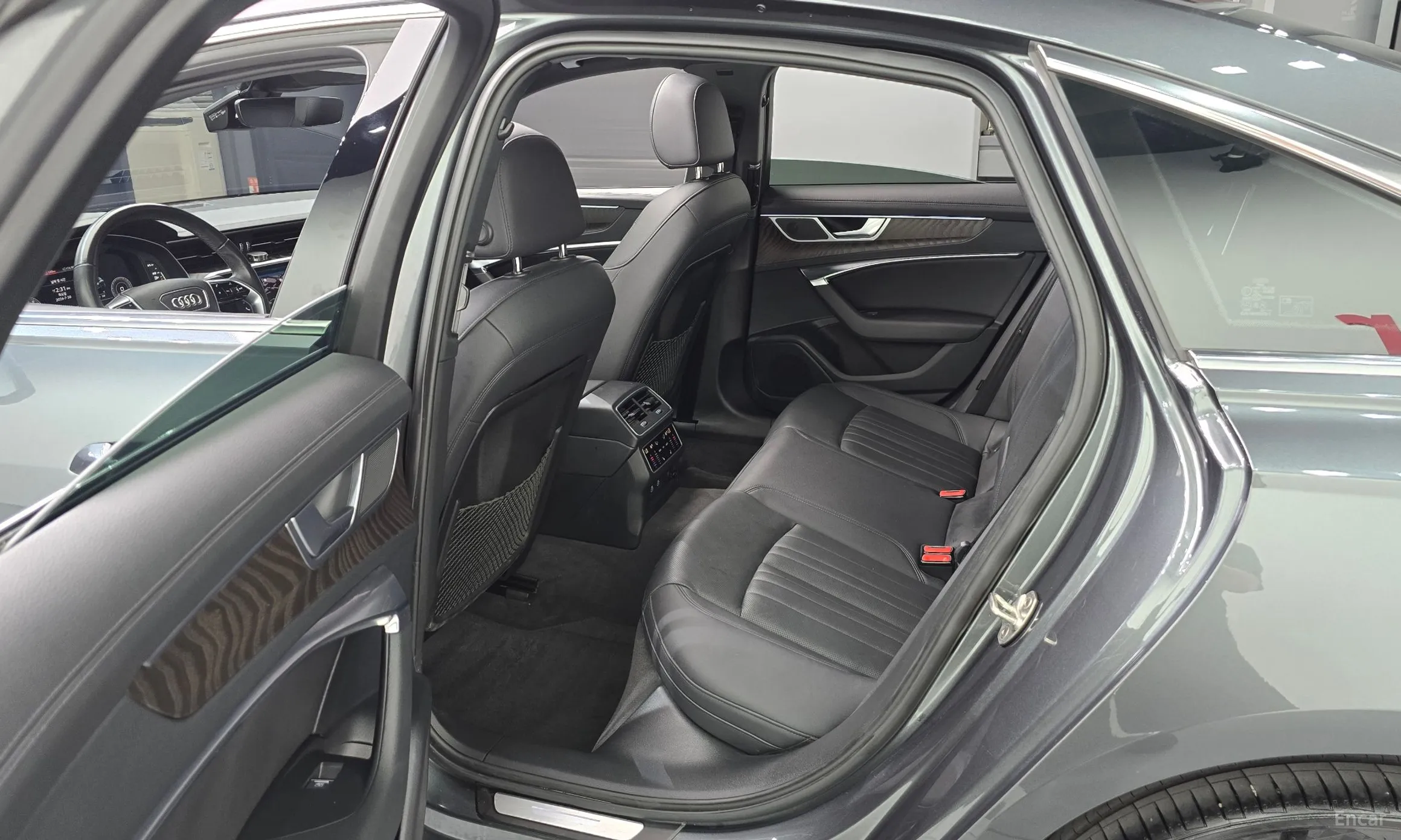 Audi A6 (C8) превью 11