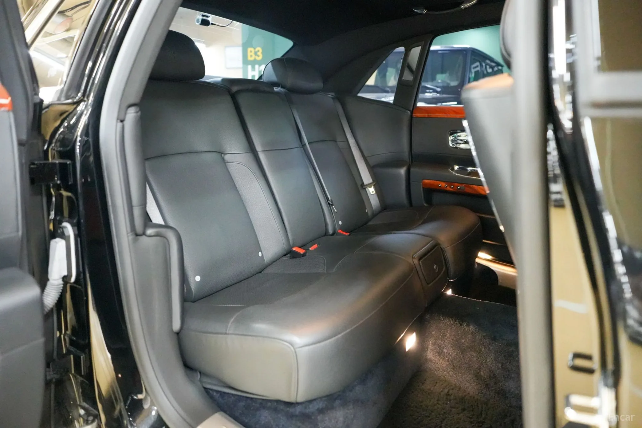 Rolls-Royce Ghost превью 11