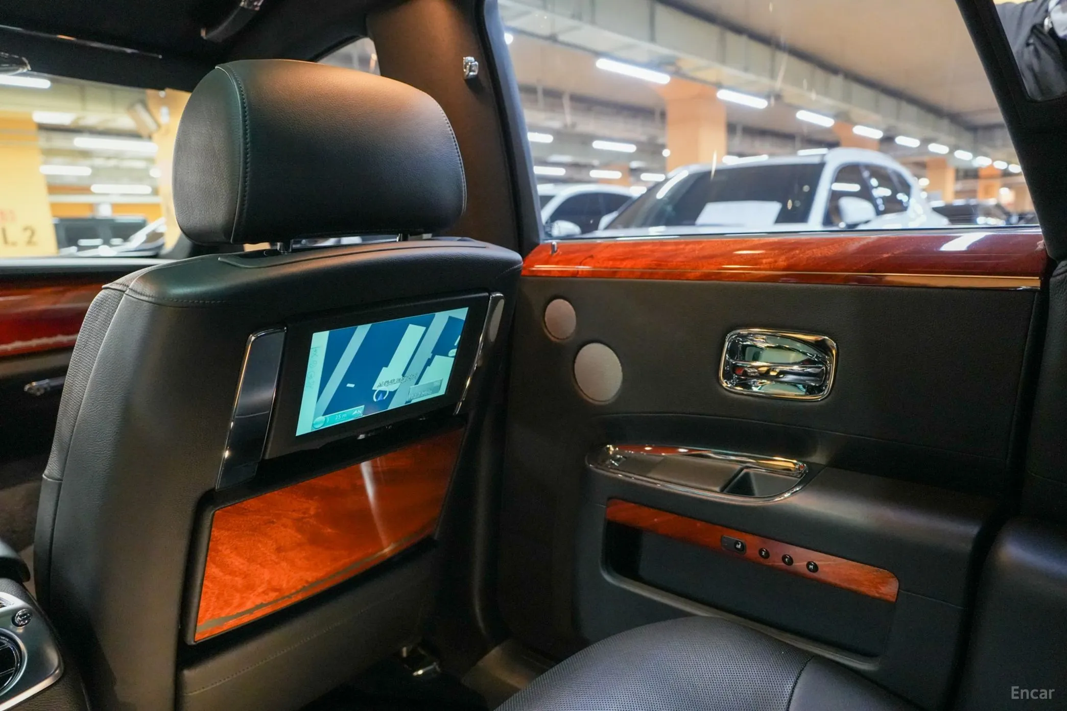 Rolls-Royce Ghost превью 14