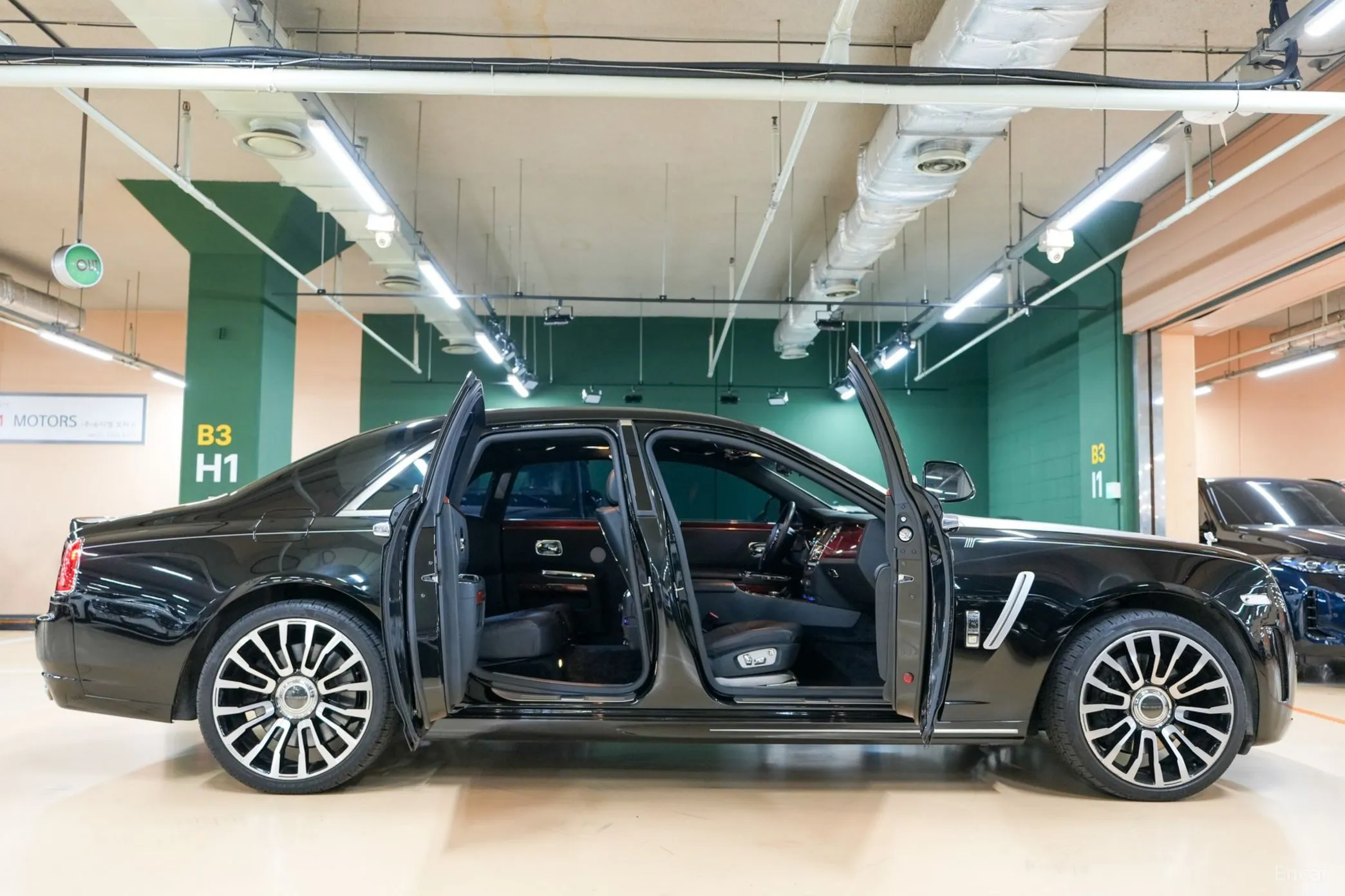 Rolls-Royce Ghost превью 18