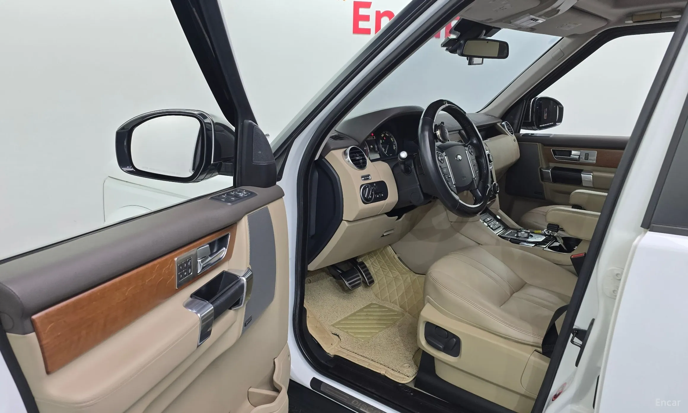 Land Rover Discovery 4 превью 10