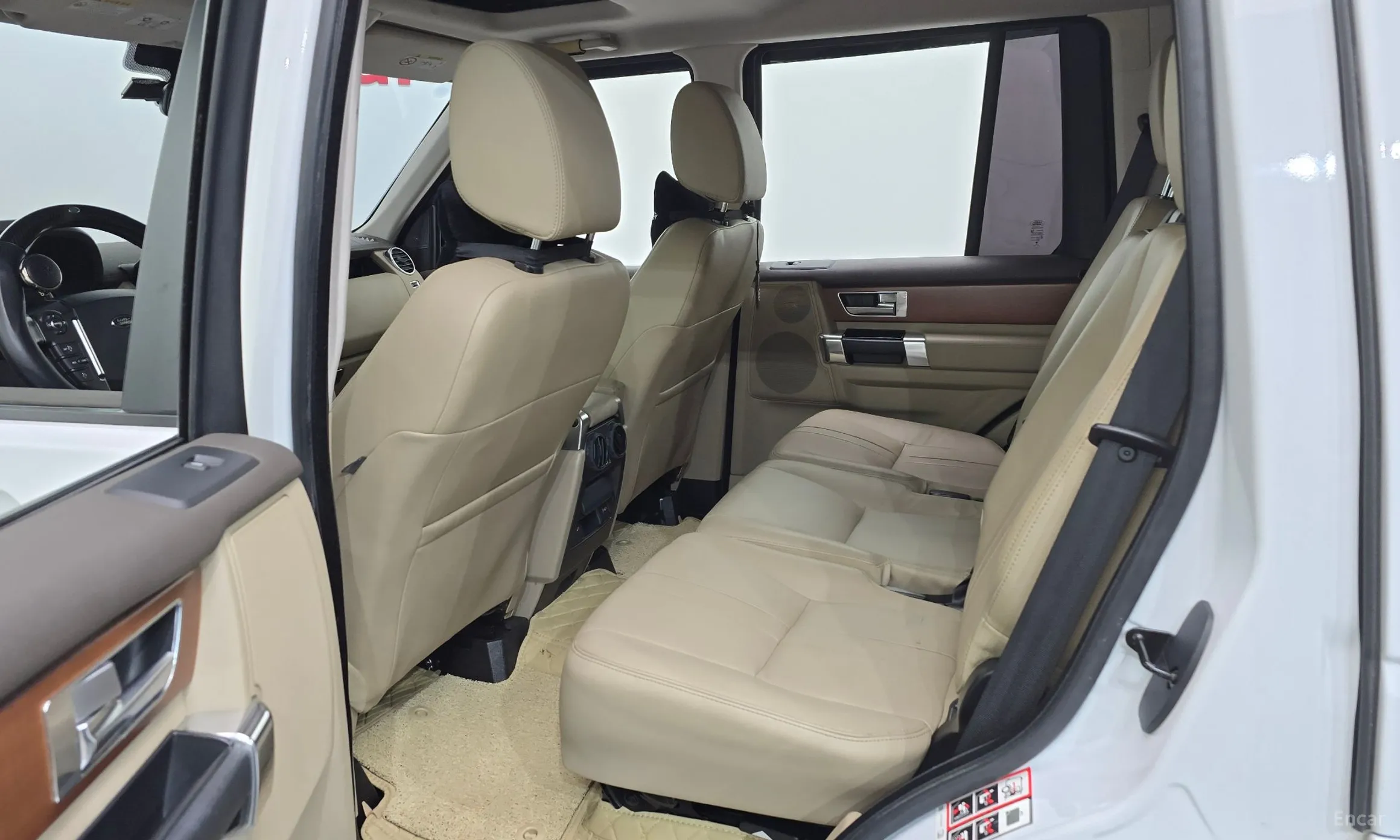 Land Rover Discovery 4 превью 11
