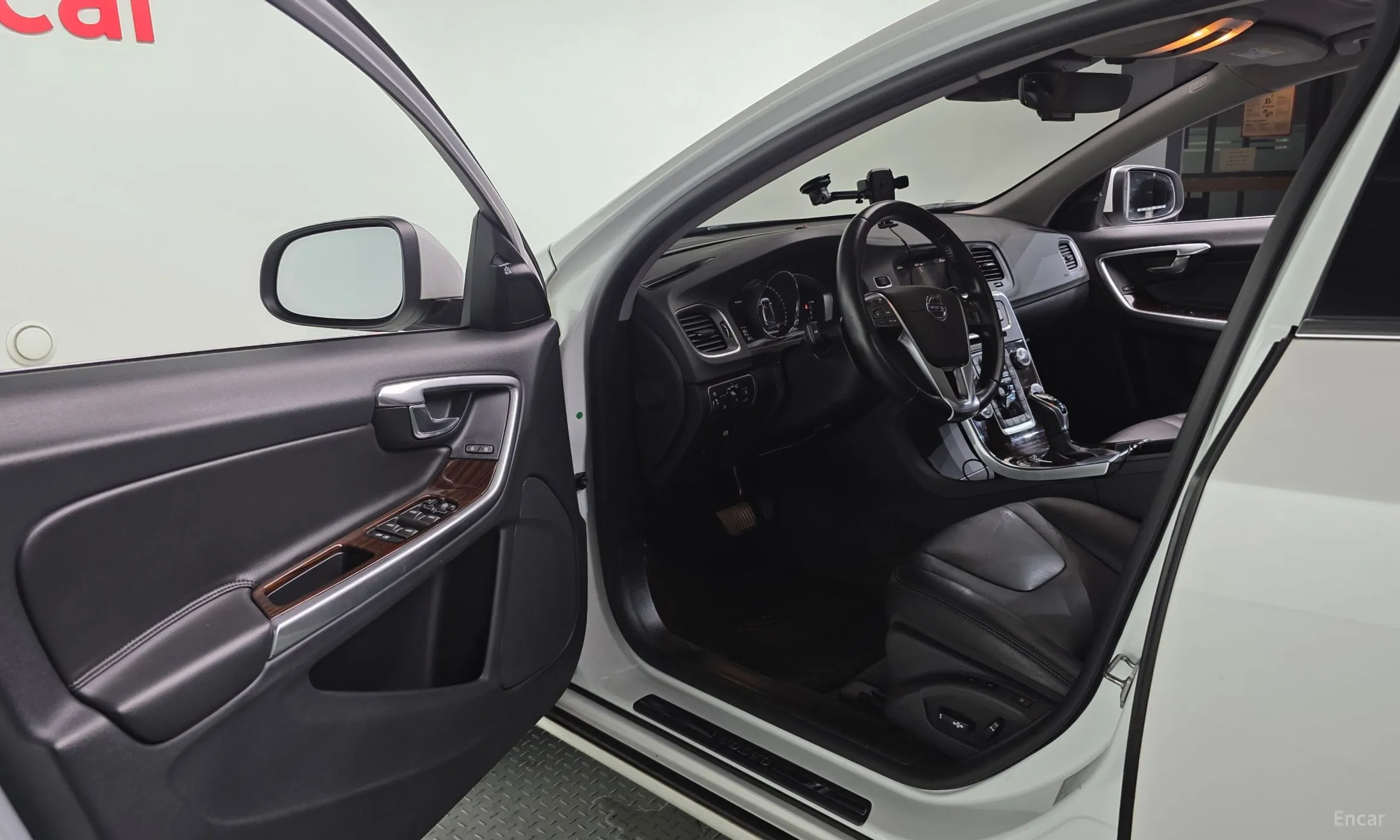 Volvo S60 превью 10