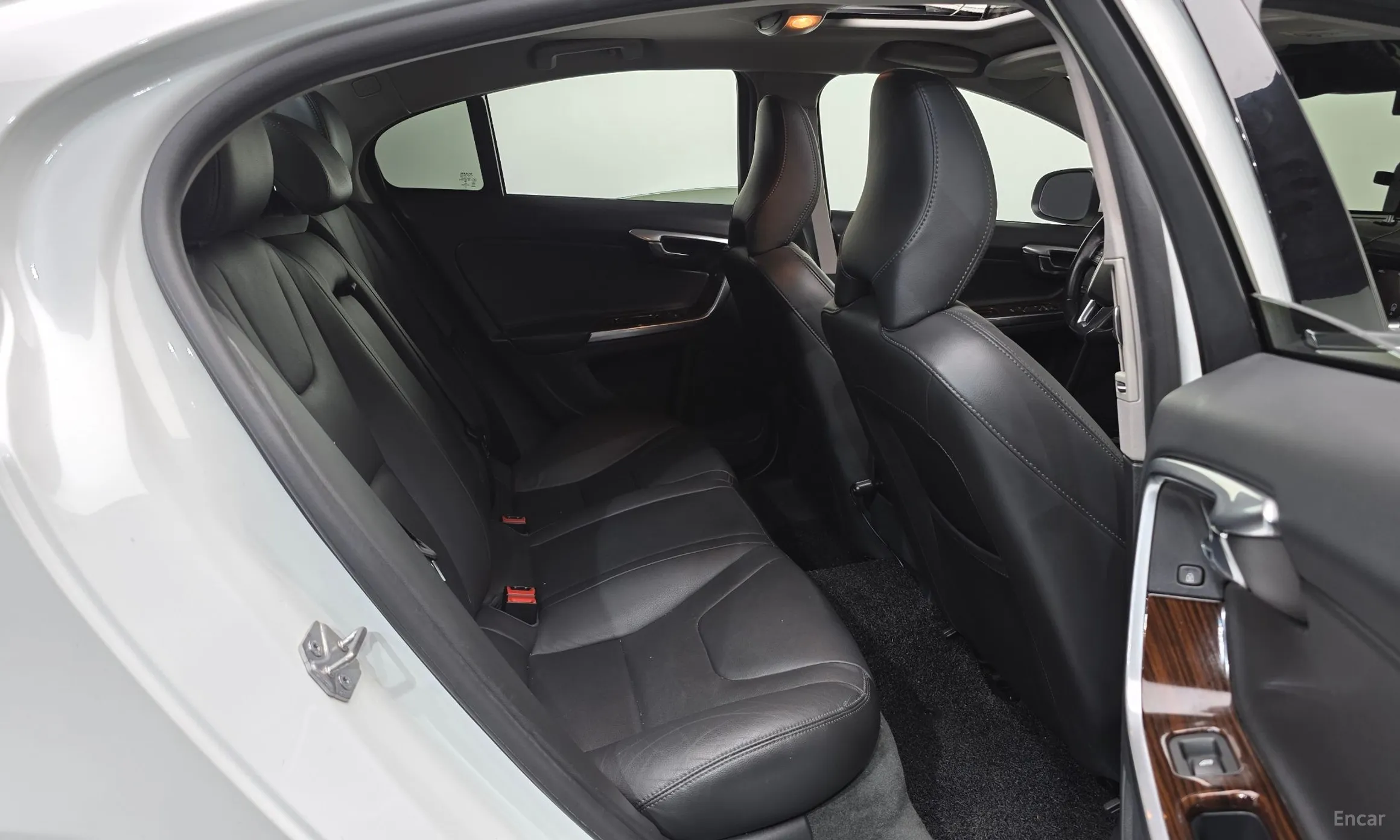 Volvo S60 превью 12