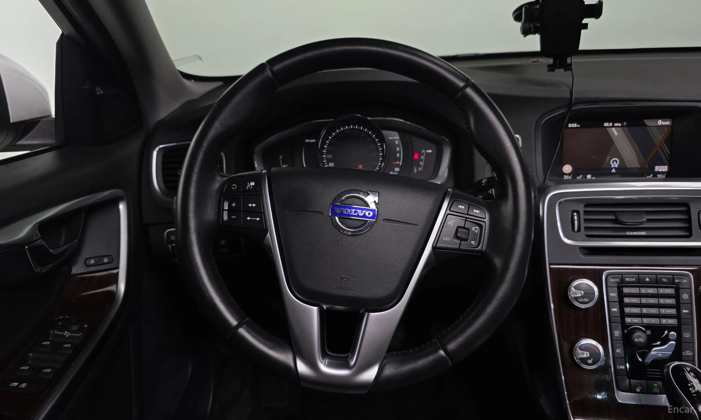 Volvo S60 превью 14