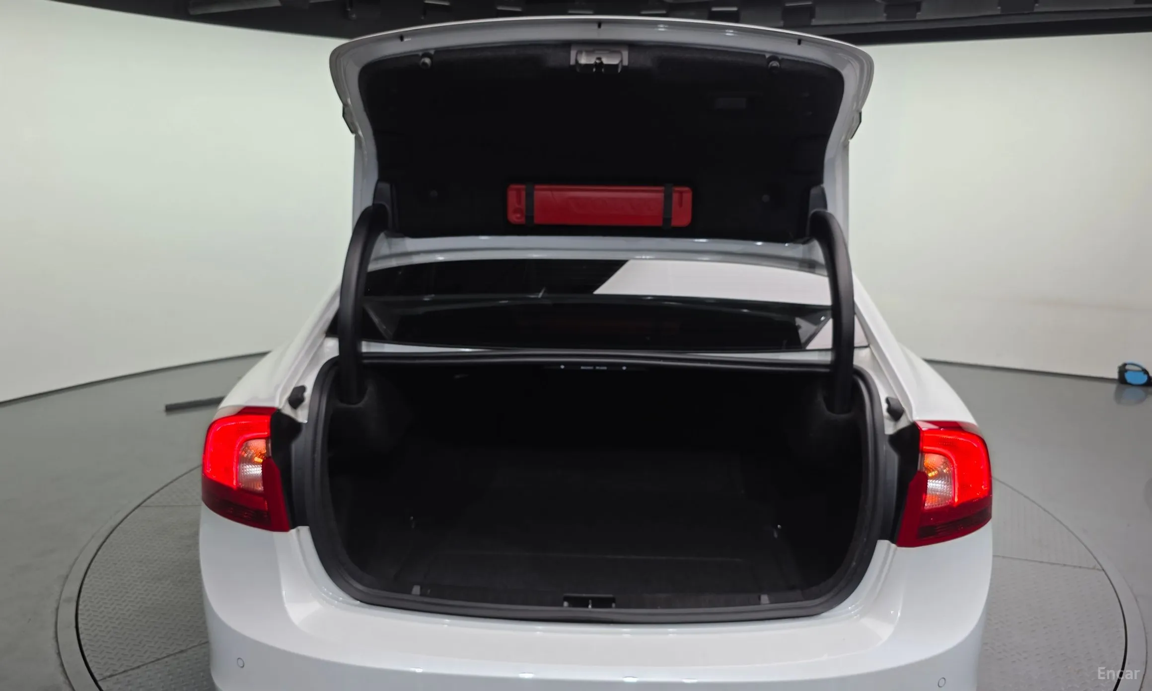 Volvo S60 превью 20