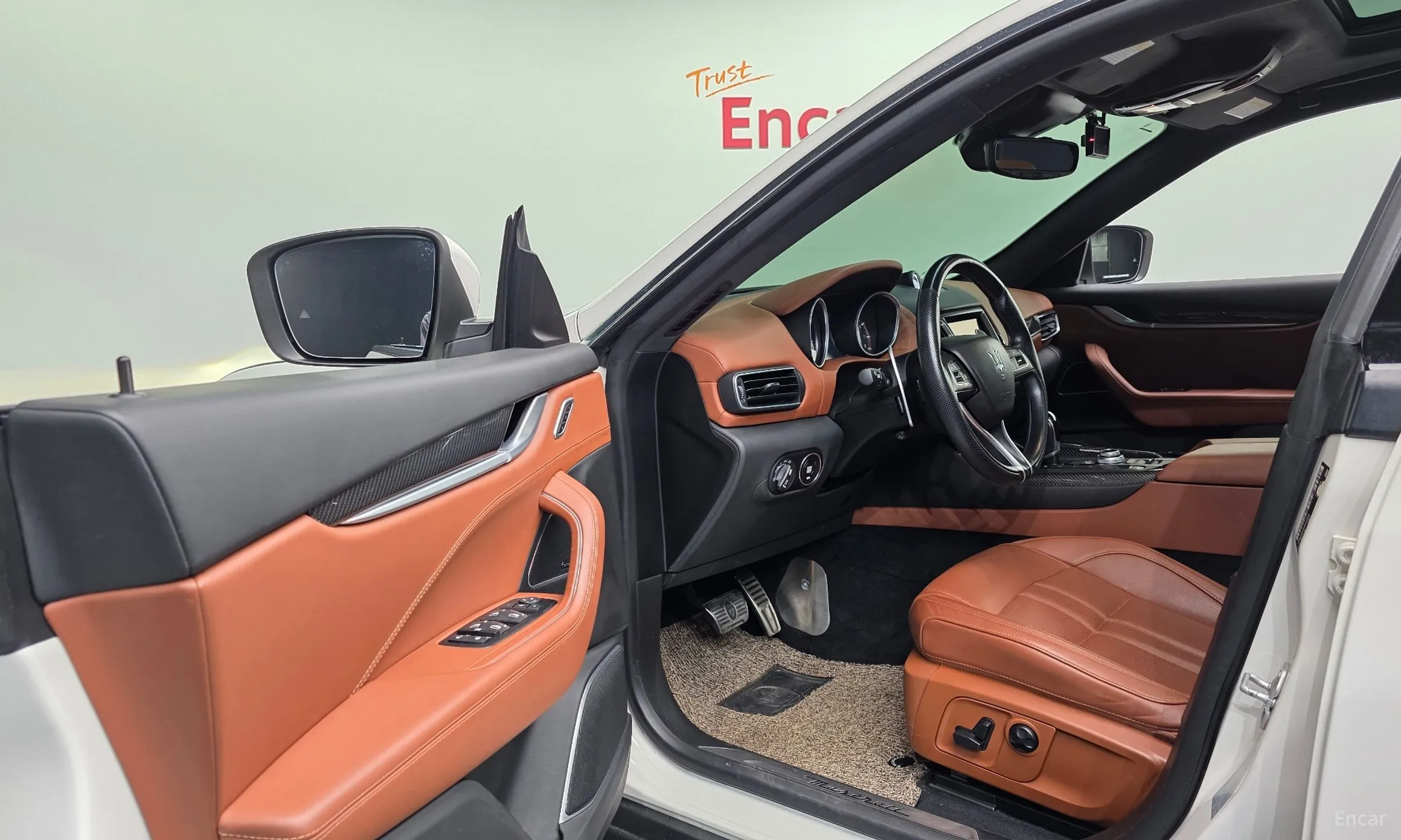 Maserati Levante превью 10