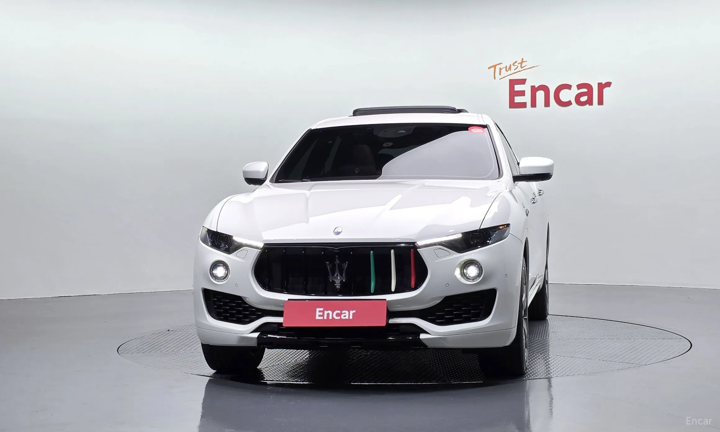 Maserati Levante превью 3