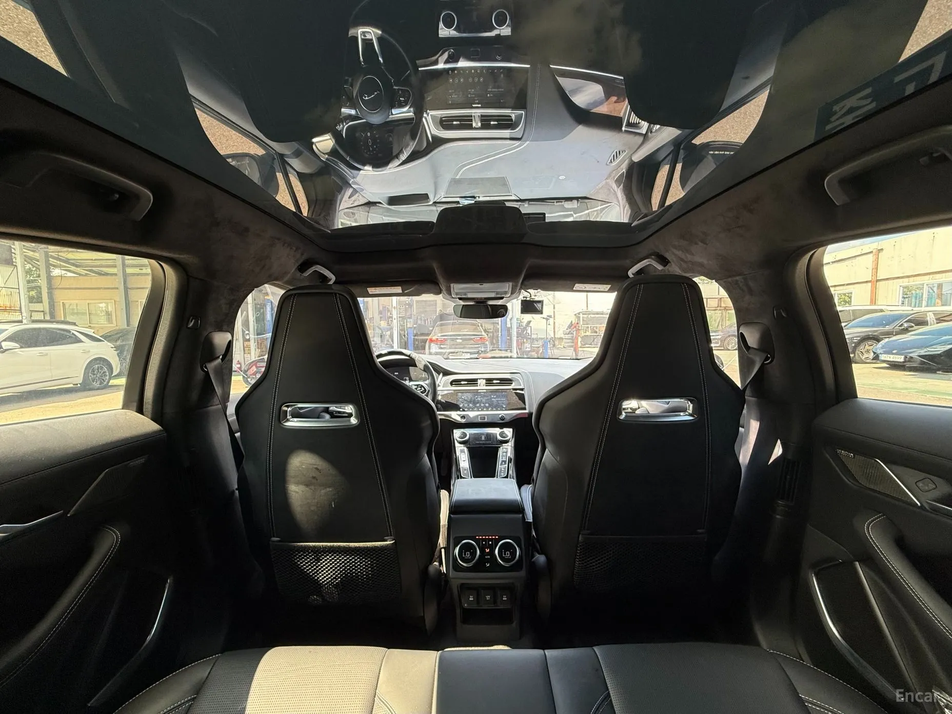 Jaguar I-PACE превью 20