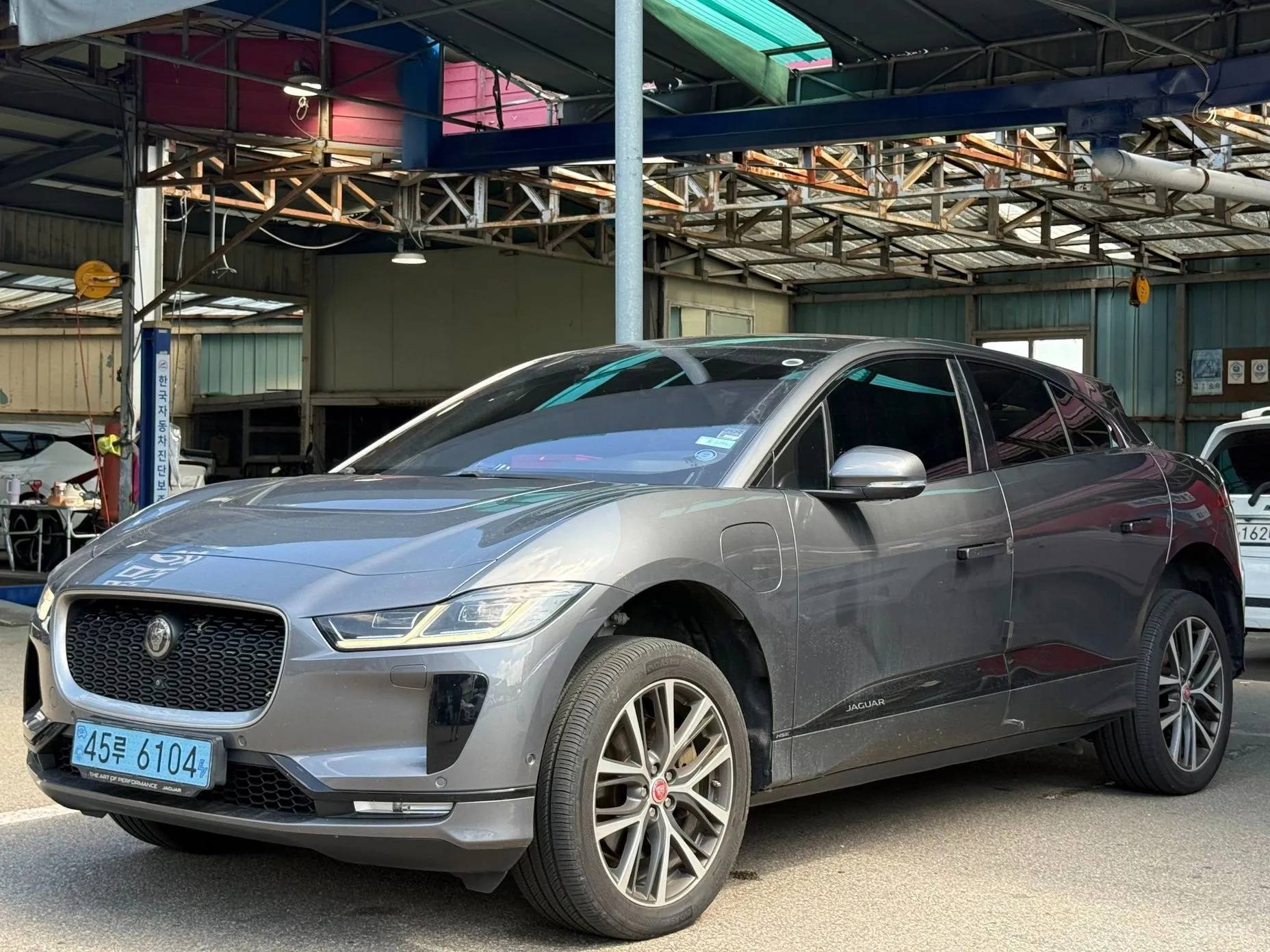 Jaguar I-PACE превью 3