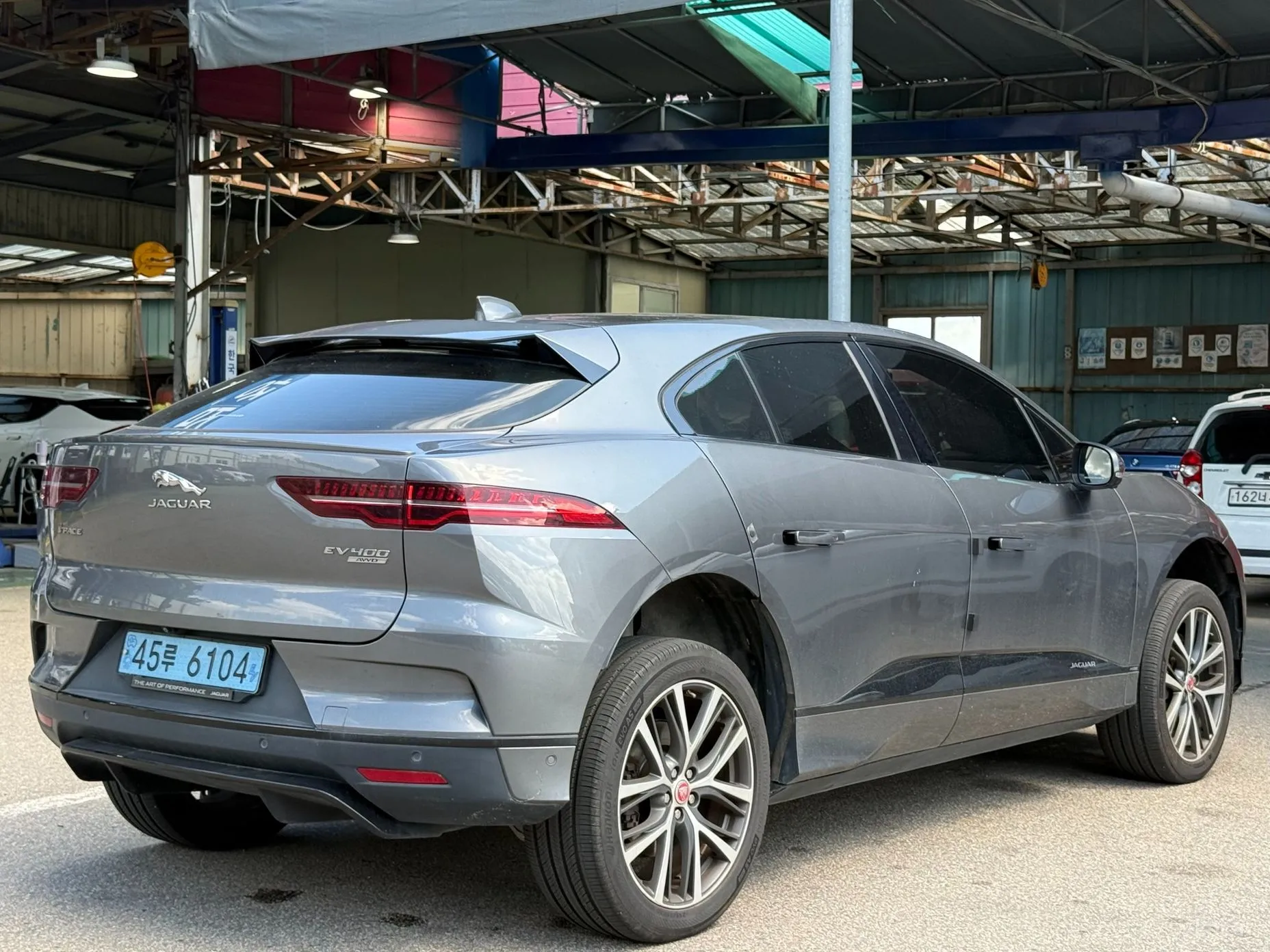 Jaguar I-PACE превью 4