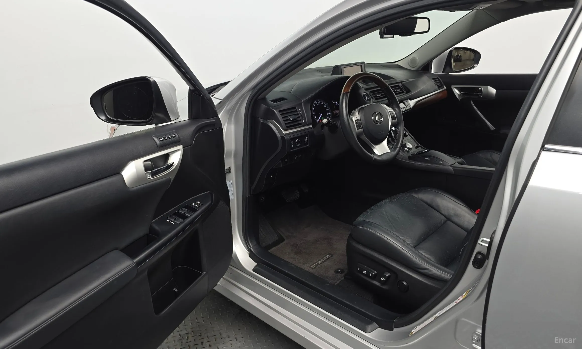 Lexus CT200h превью 10