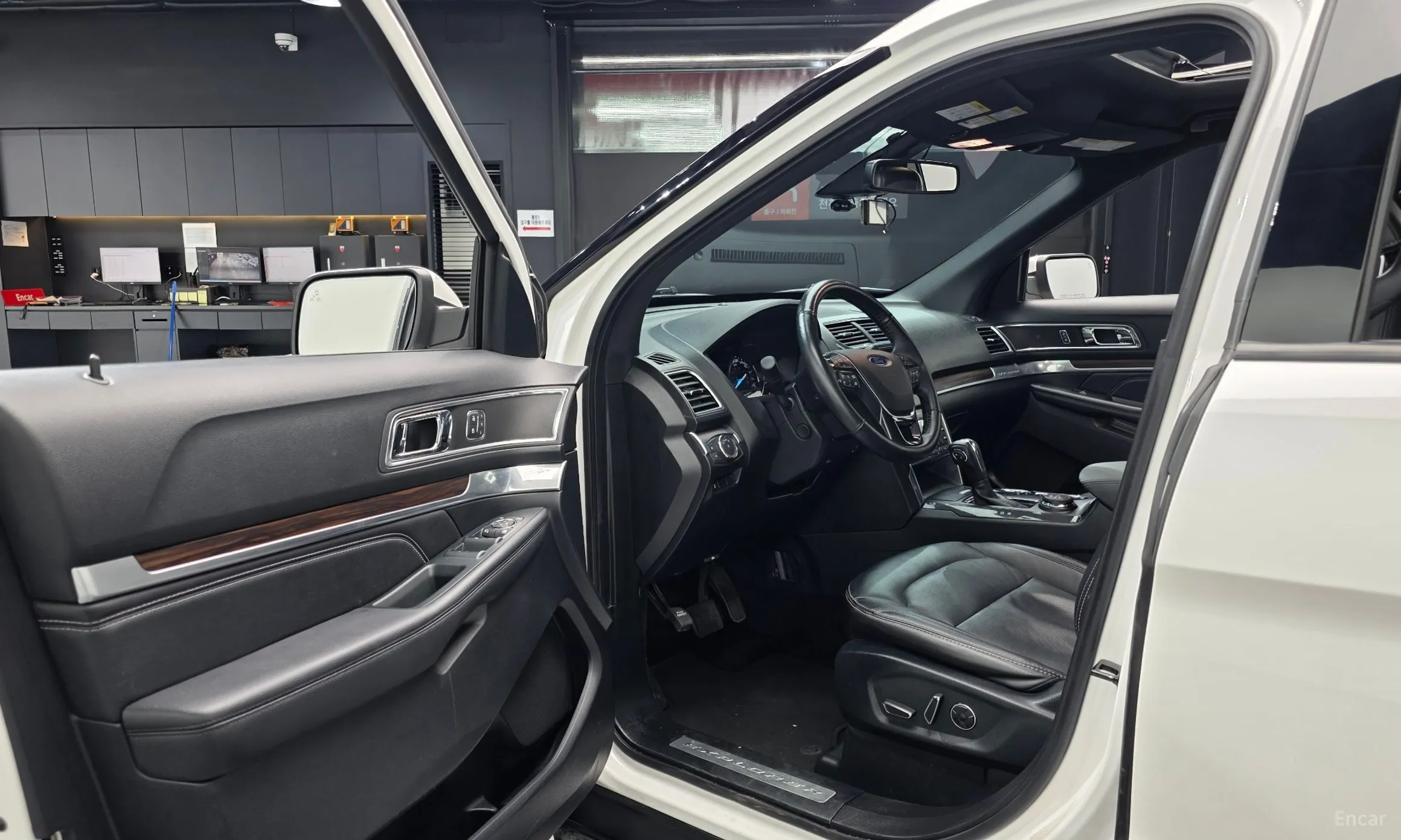 Ford Explorer превью 10