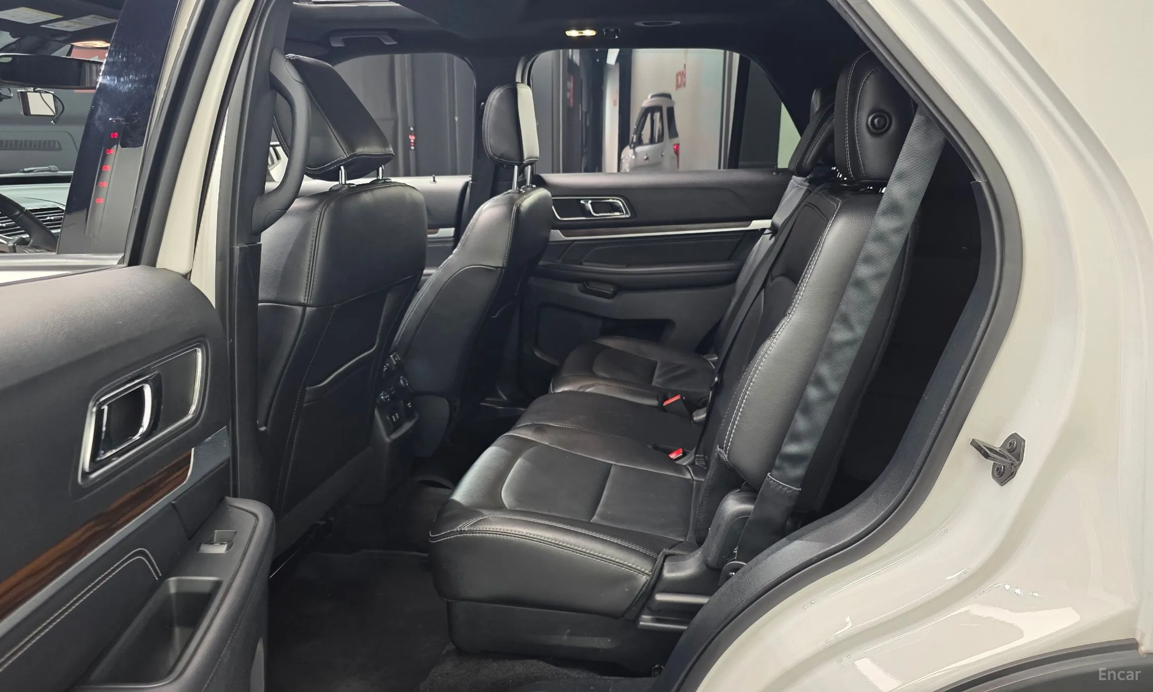 Ford Explorer превью 12