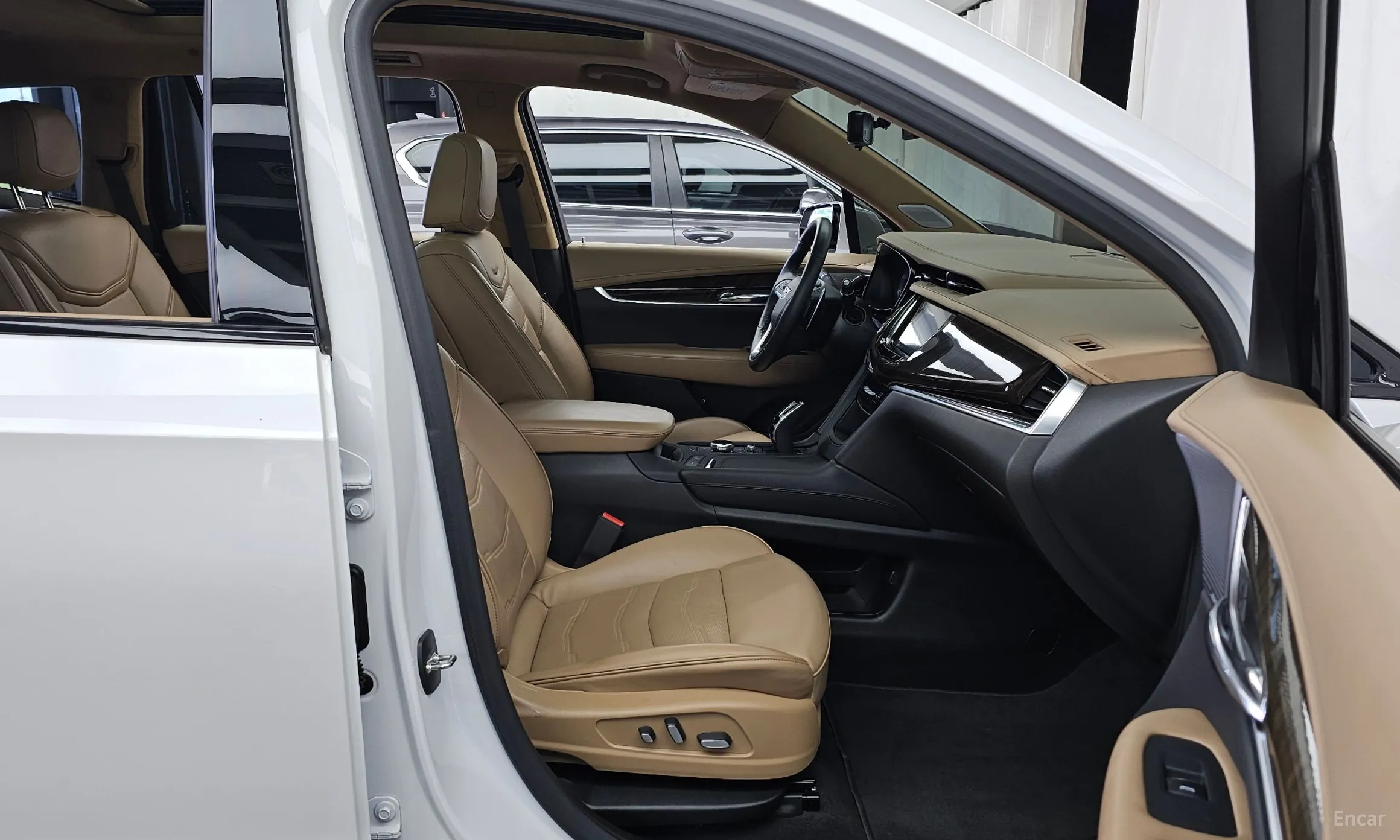 Cadillac XT6 превью 11