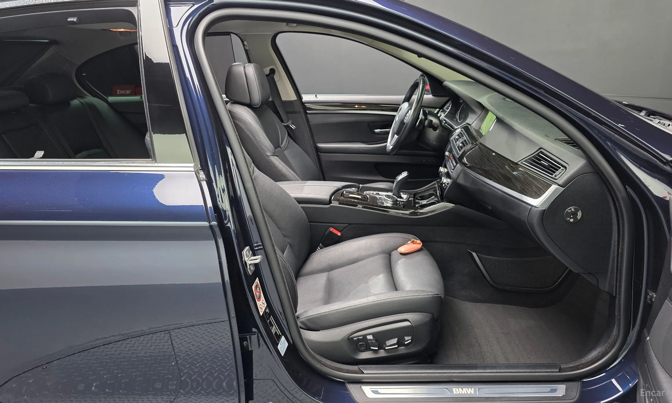 BMW 5 Series (F10) превью 11