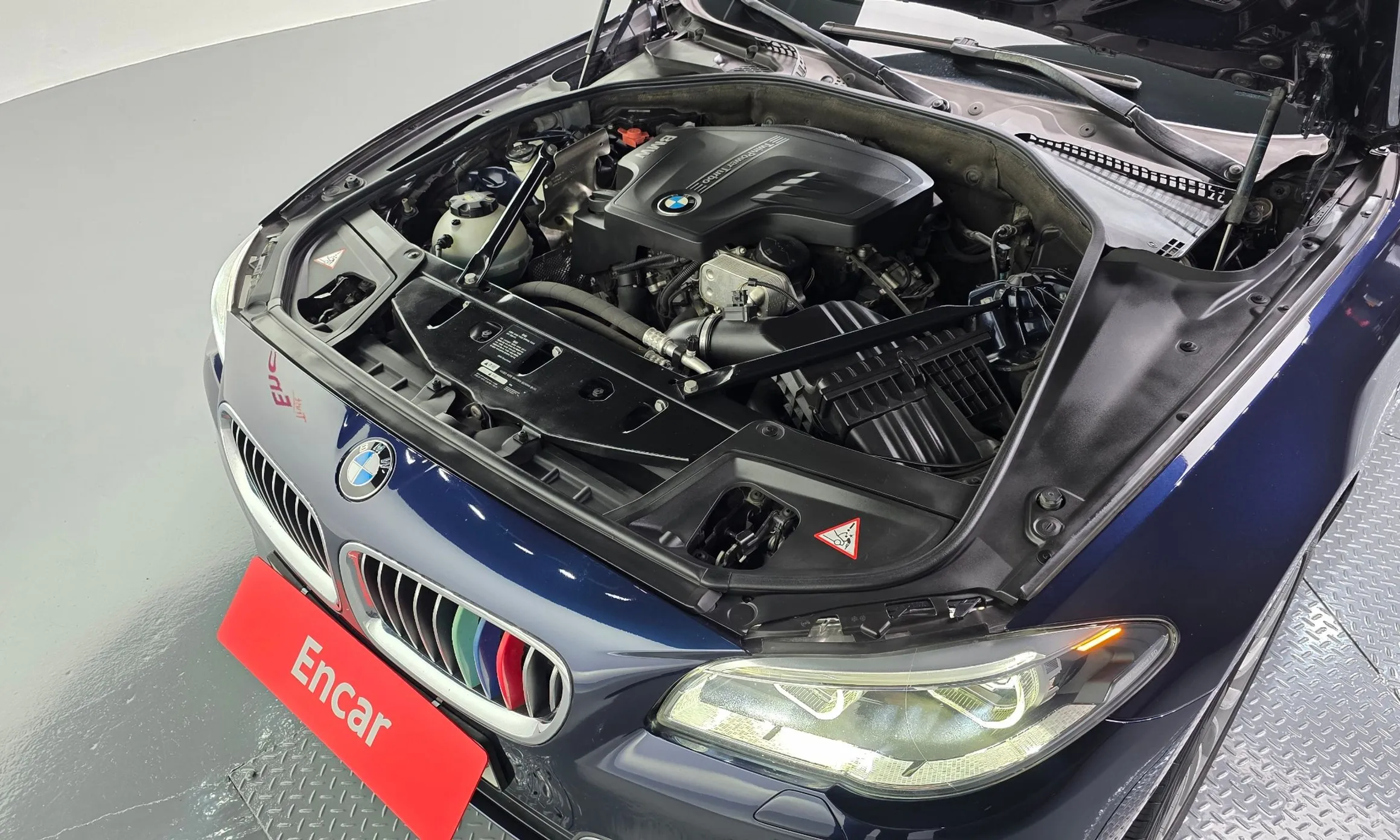 BMW 5 Series (F10) превью 6