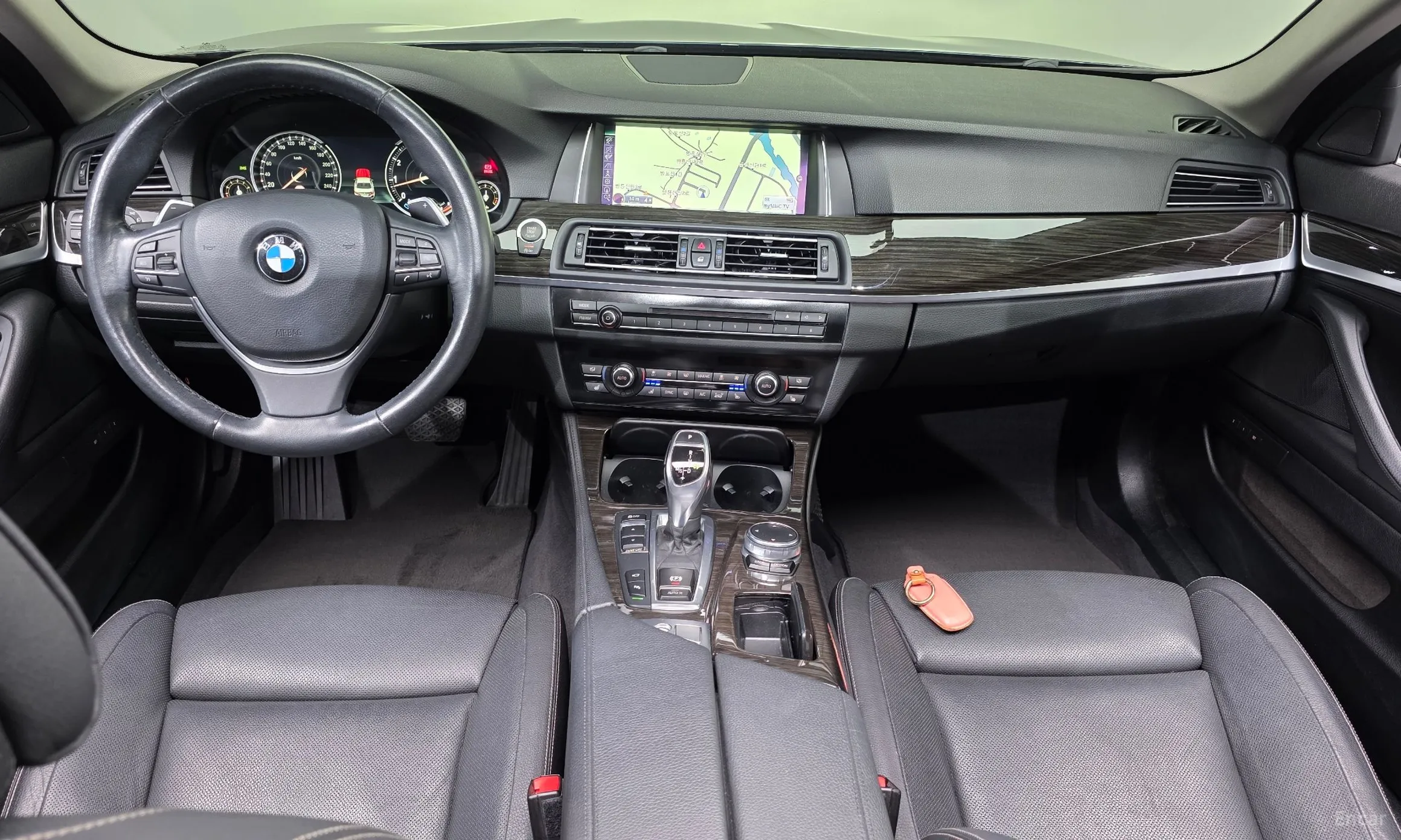 BMW 5 Series (F10) превью 7