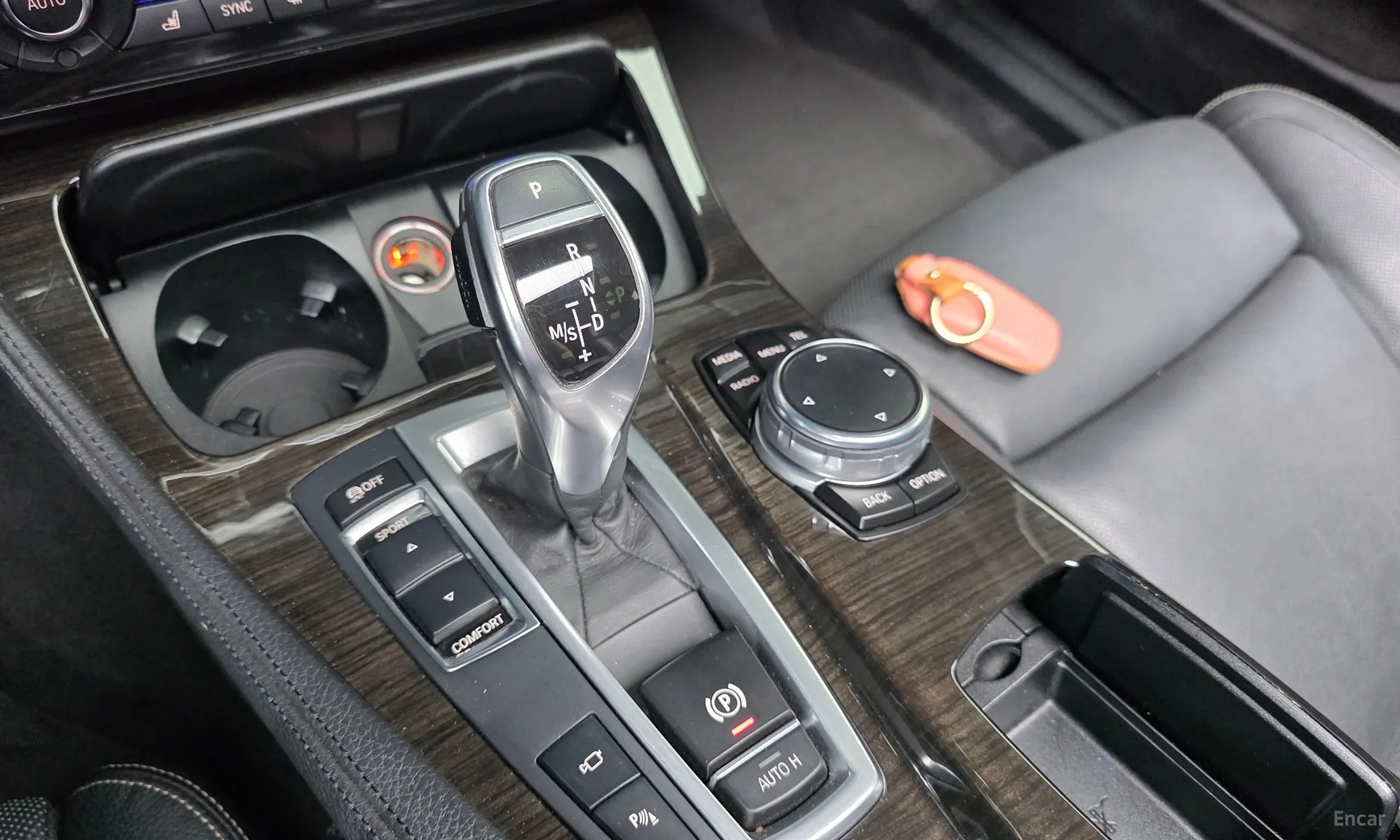 BMW 5 Series (F10) превью 9