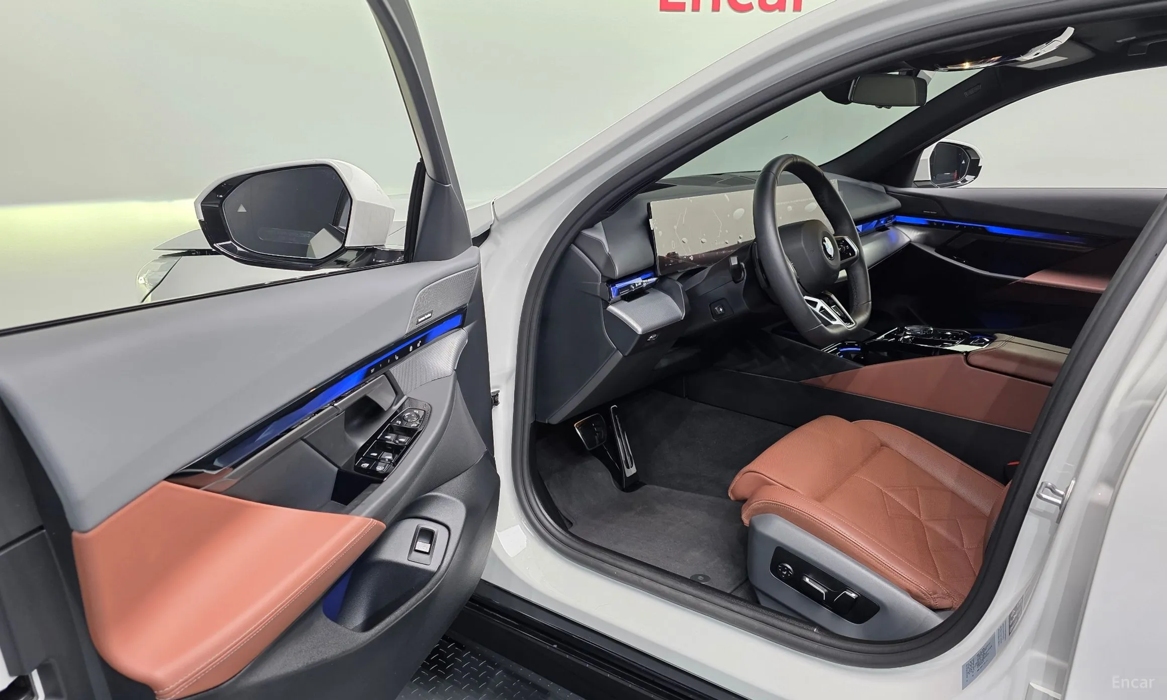 BMW 5 Series (G60) превью 10