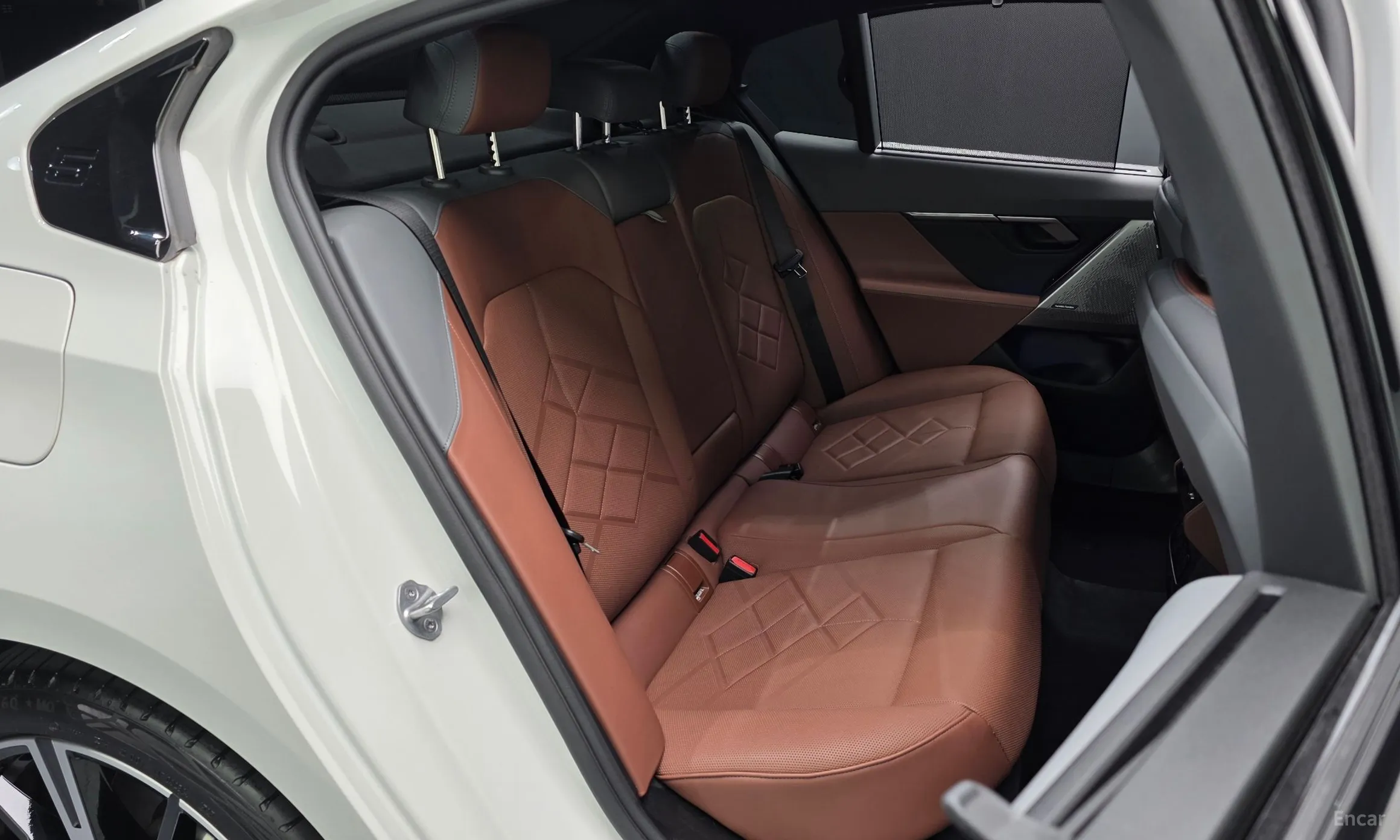 BMW 5 Series (G60) превью 11