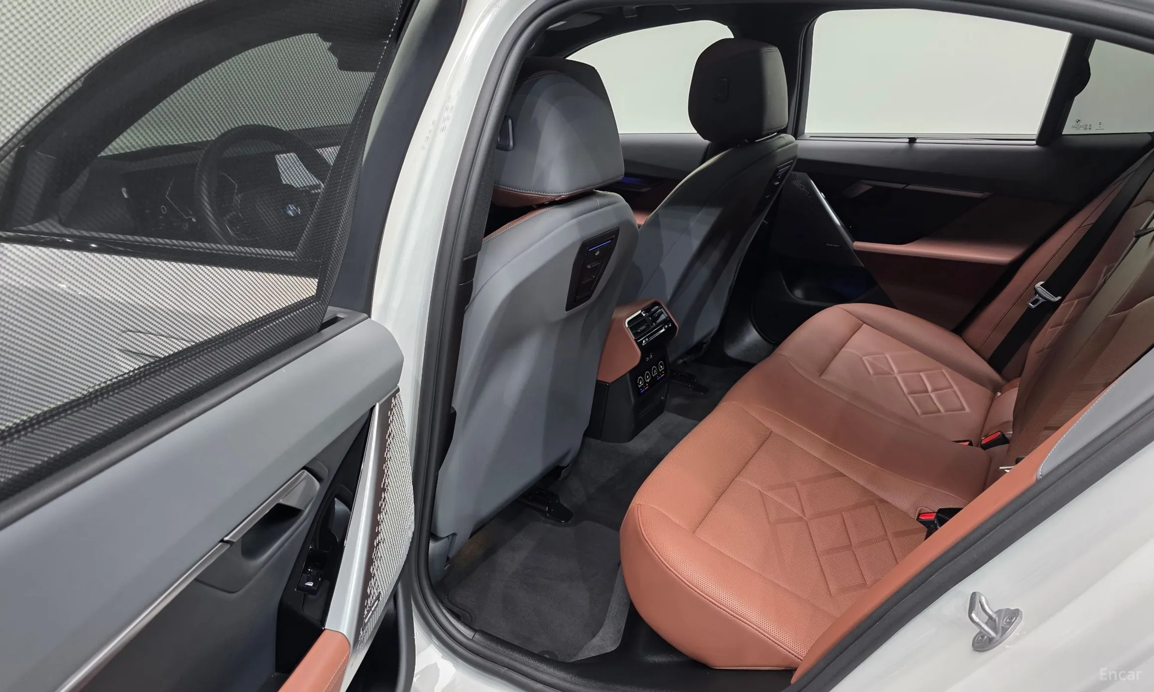 BMW 5 Series (G60) превью 12