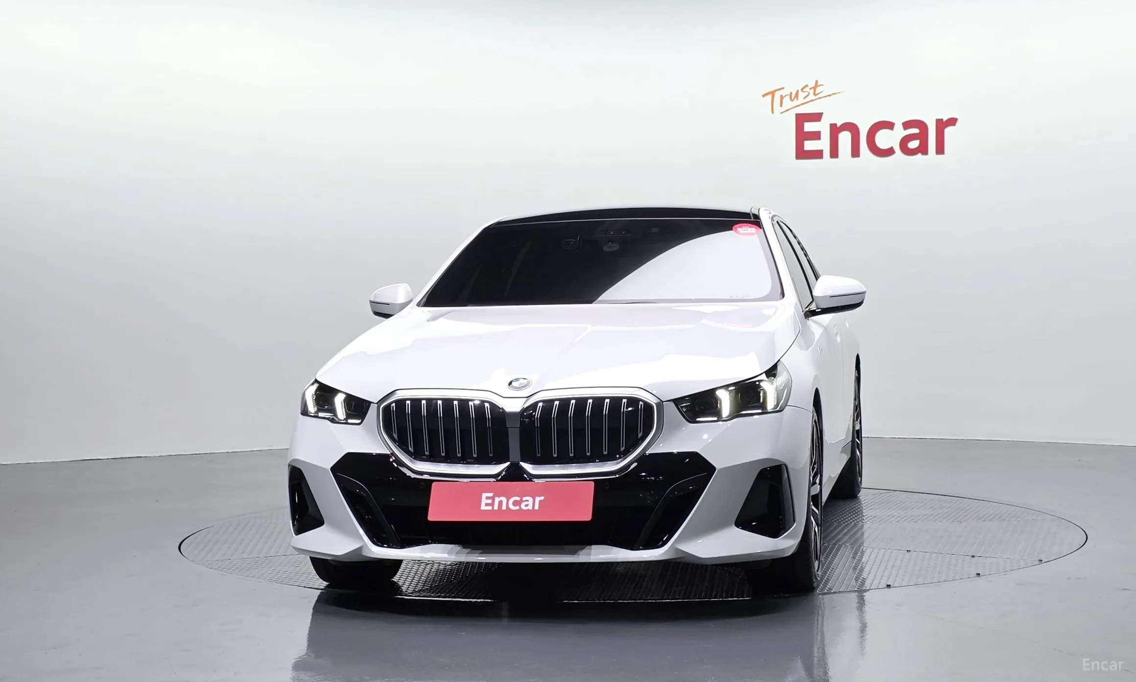 BMW 5 Series (G60) превью 3