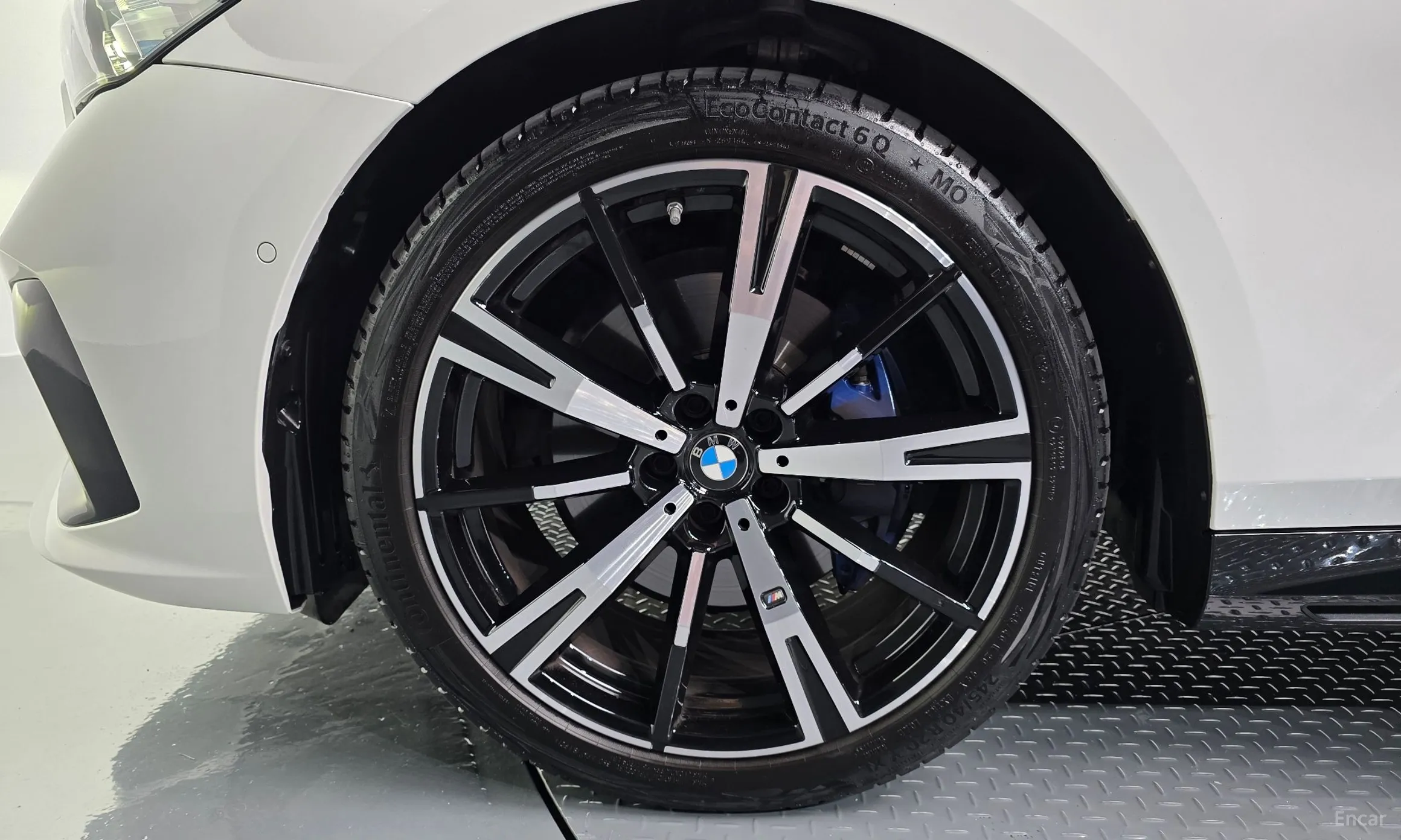 BMW 5 Series (G60) превью 5