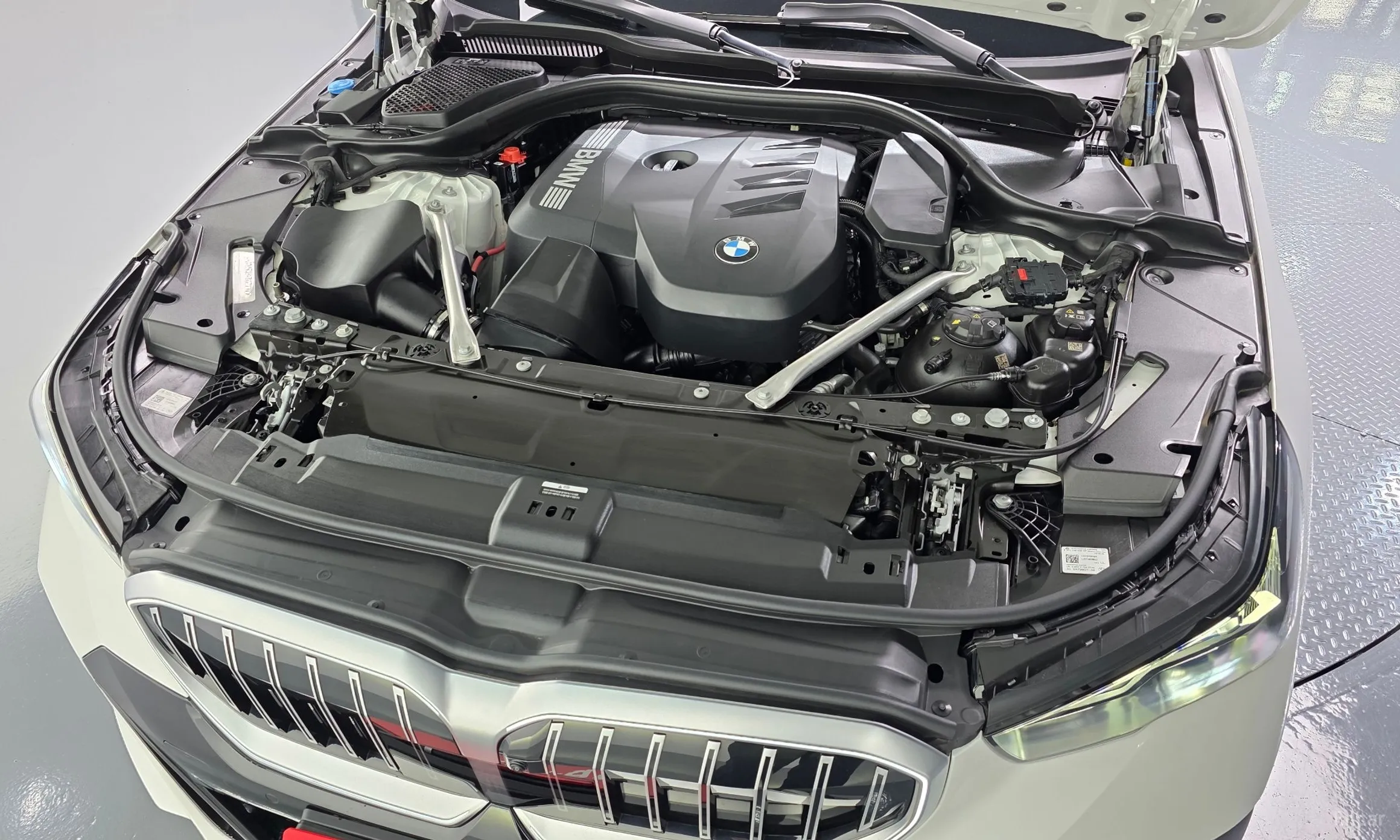 BMW 5 Series (G60) превью 6