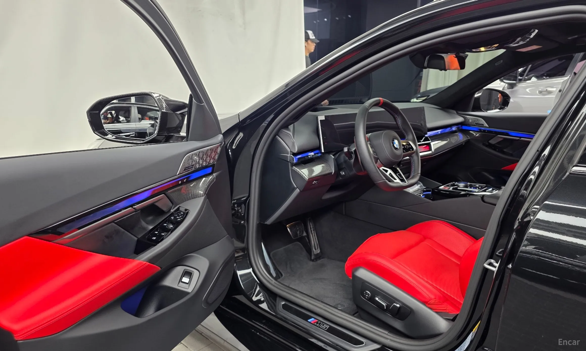 BMW M5 (G90) превью 10