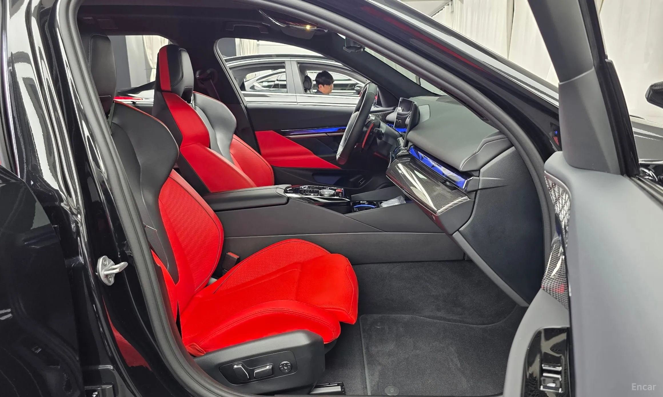 BMW M5 (G90) превью 11