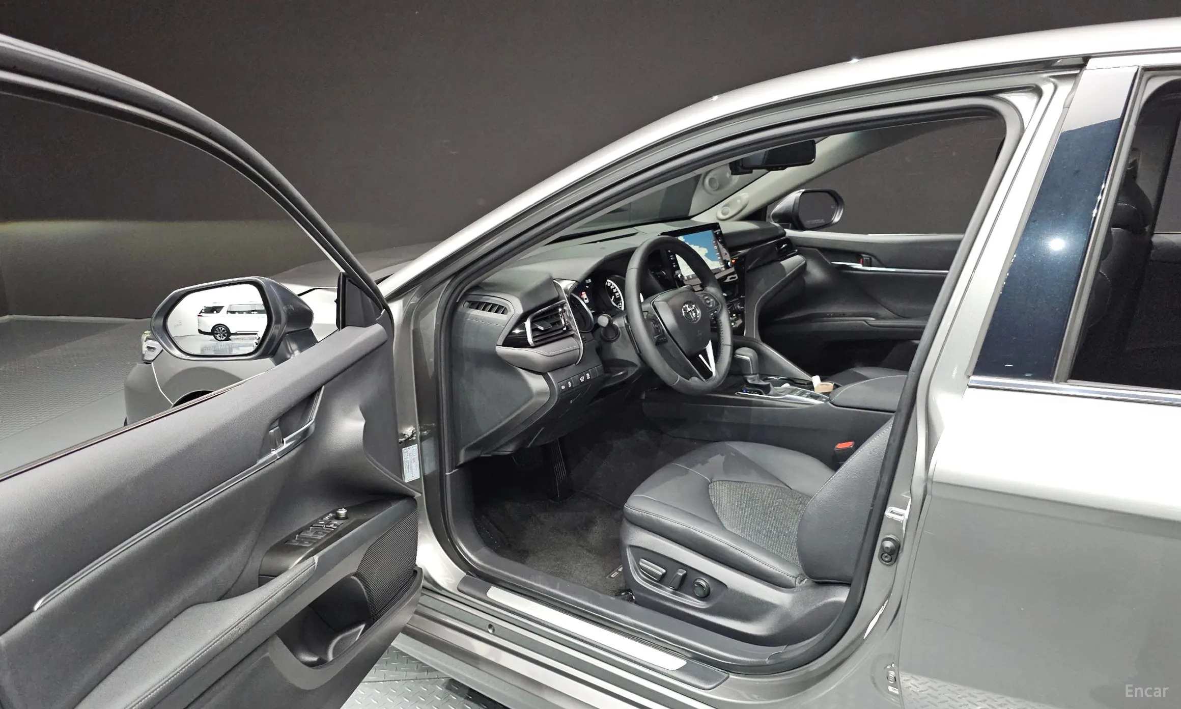 Toyota Camry (XV70) превью 10
