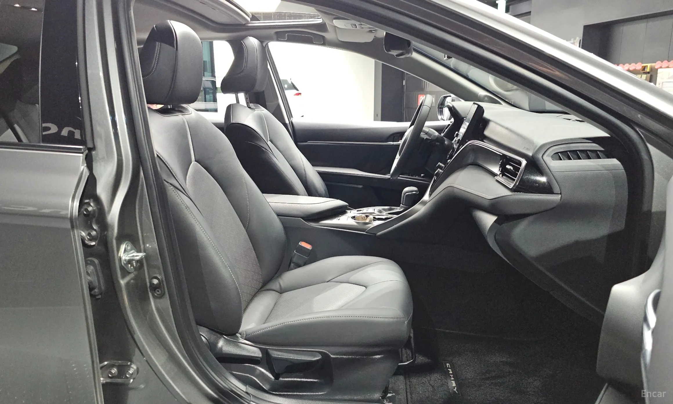 Toyota Camry (XV70) превью 12