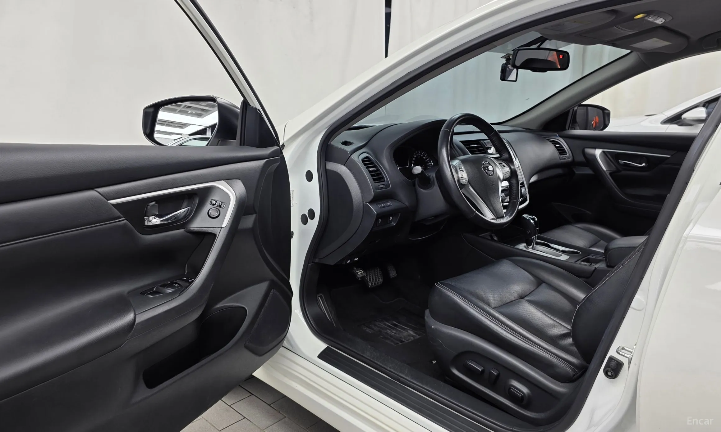 Nissan Altima превью 10