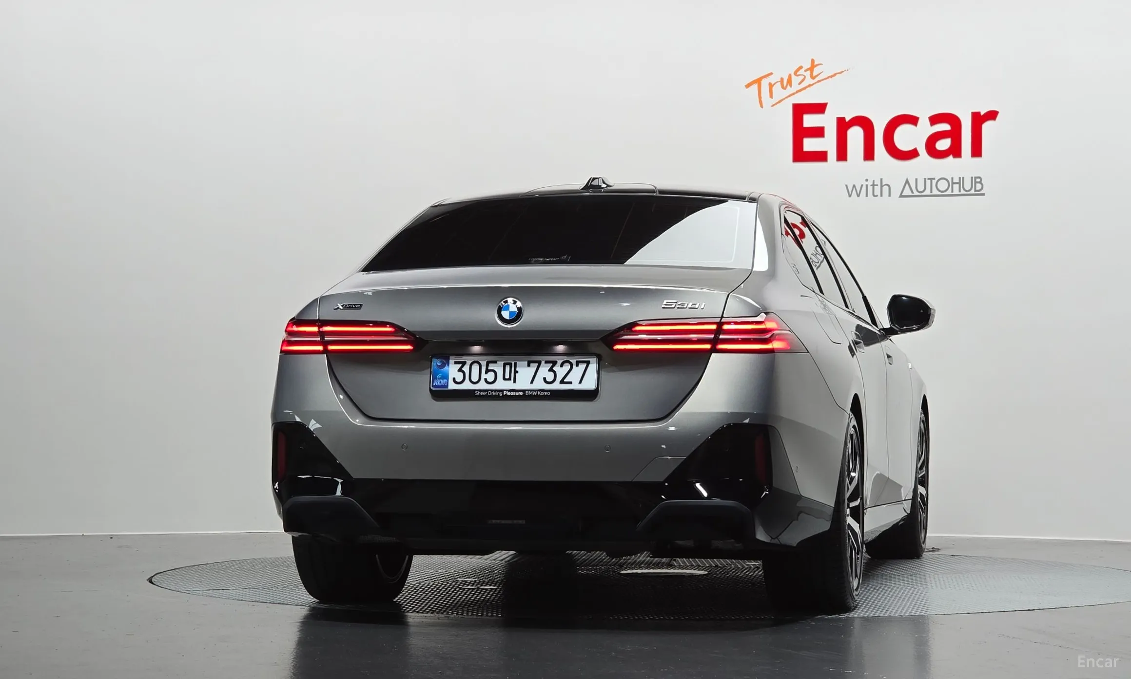 BMW 5 Series (G60) превью 4