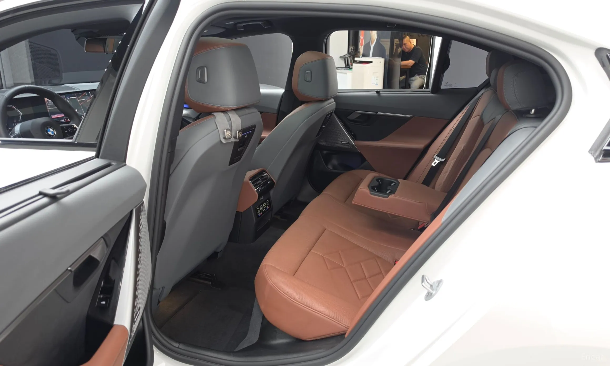 BMW 5 Series (G60) превью 11